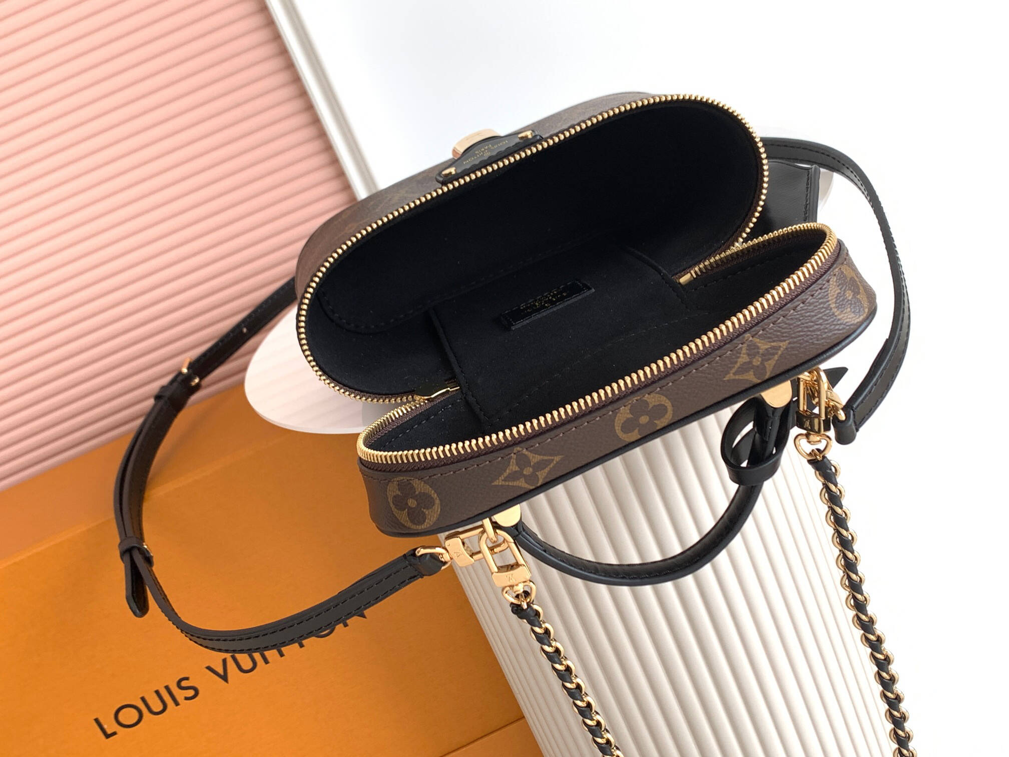 LK 2026 PADLOCK CHAIN BAG