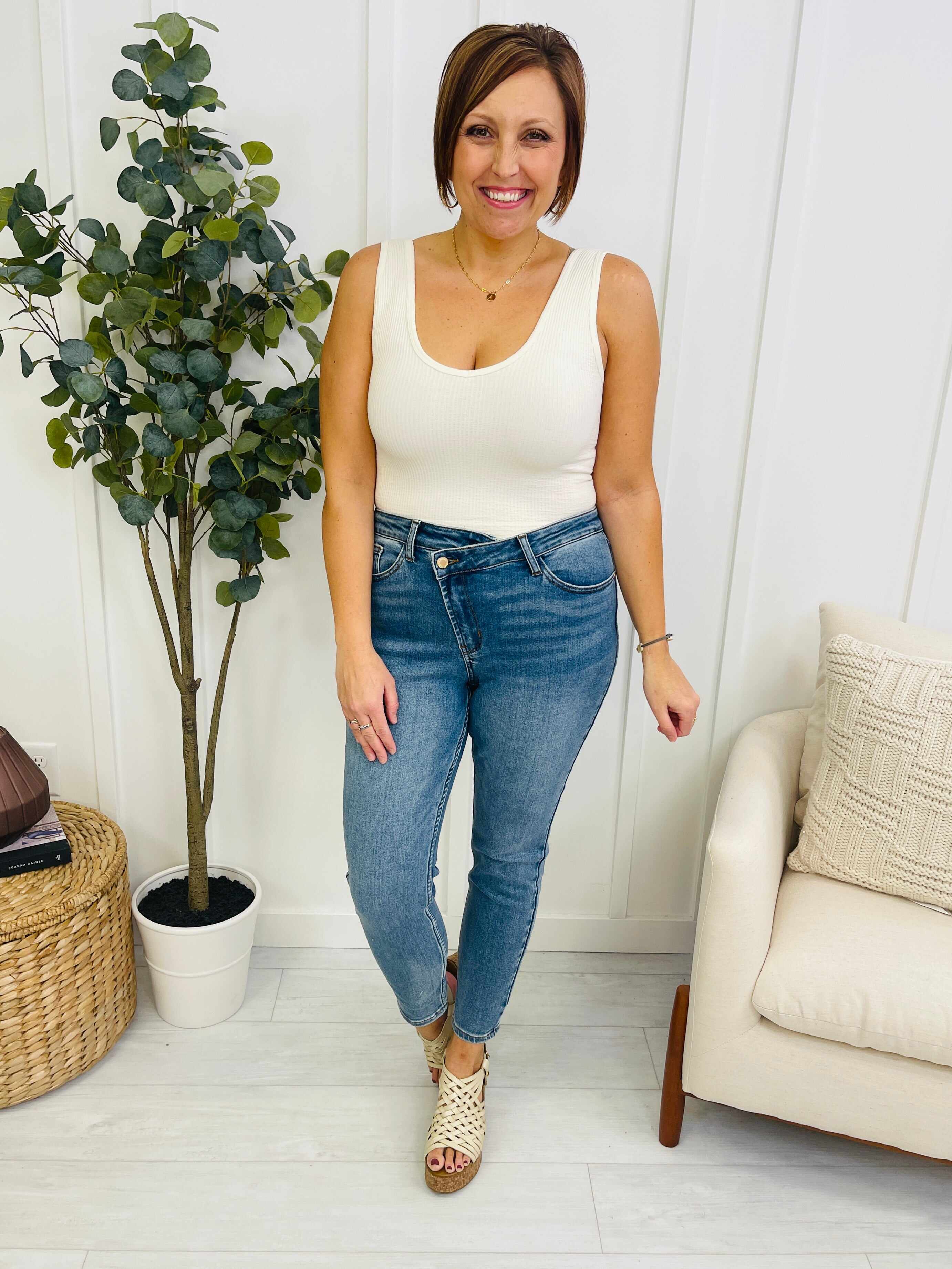 REG/CURVY Waist Cinching Criss Cross Confidence Jeans