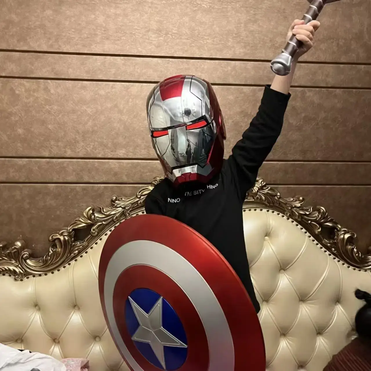 Iron Man MK5 Electric Helmet: 1:1 full-scale wearable, fully automatic voice-controlled opening and closing, high-grade electroplated metal finish, Jarvis AI interactive system, built-in LED glowing eyes, high-end collectible model