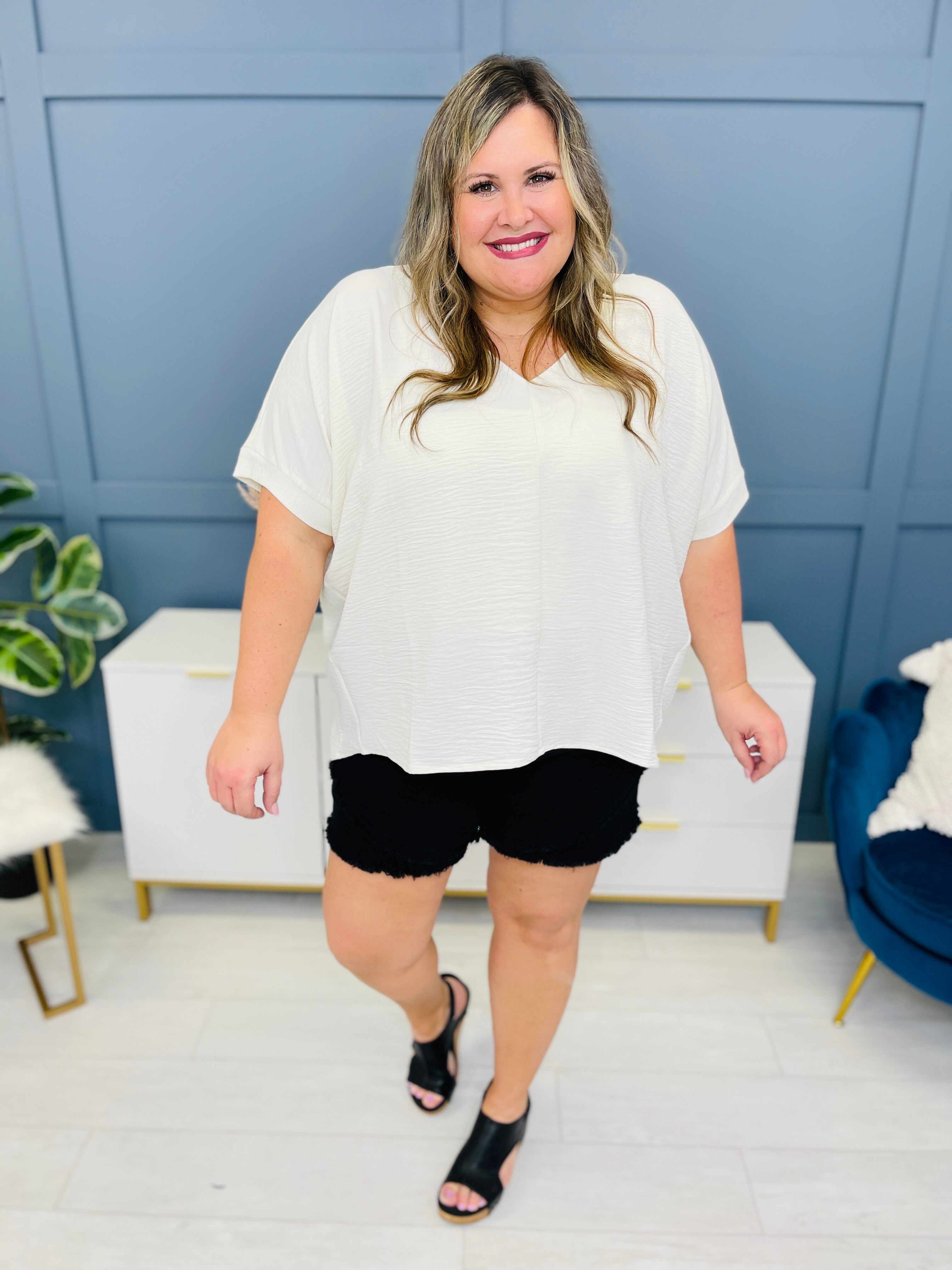 REG/CURVY Paint It Black Tulip Hem Shorts
