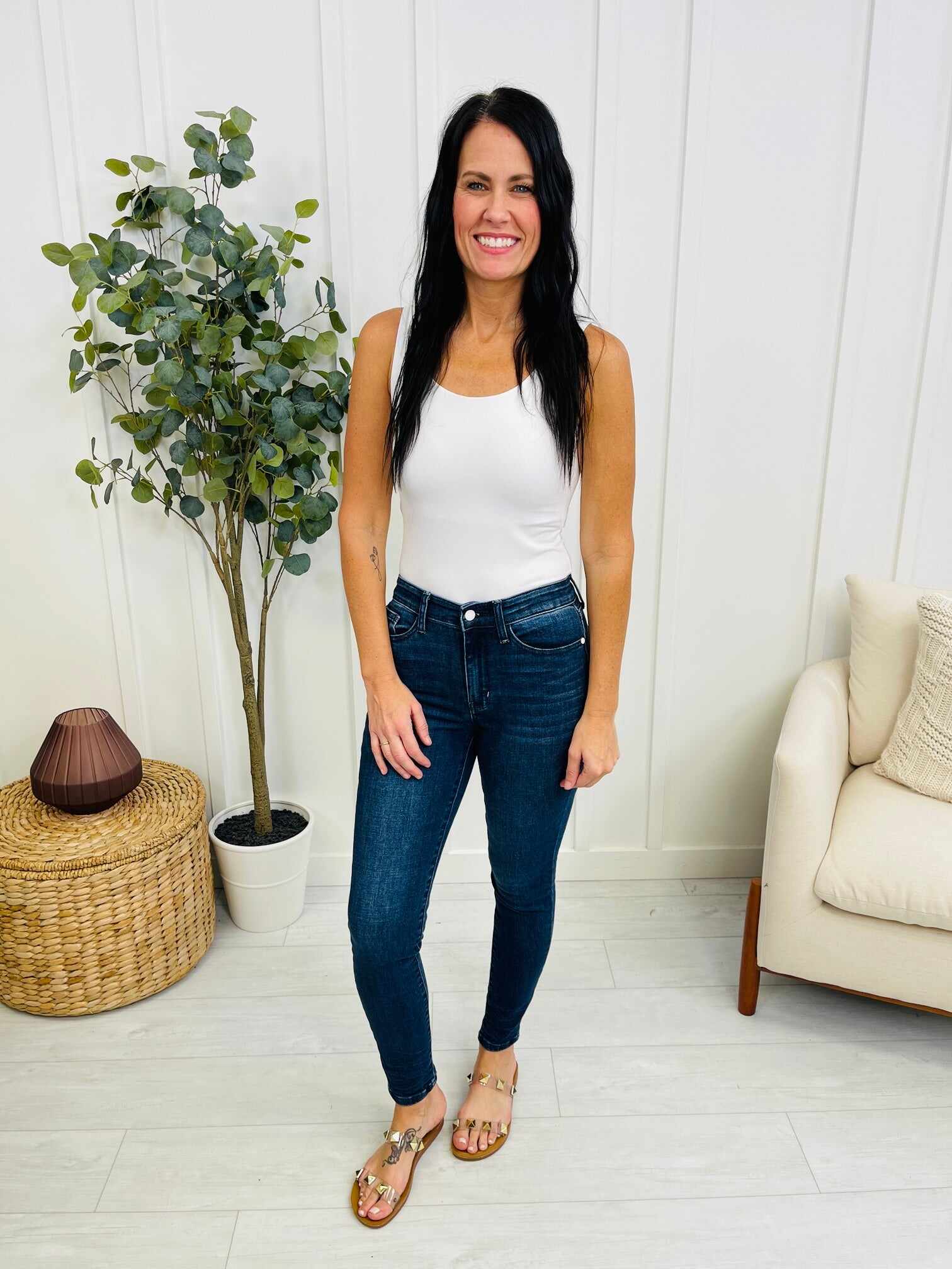 REG/CURVY Mid Rise Classic and Classy Skinny Jeans