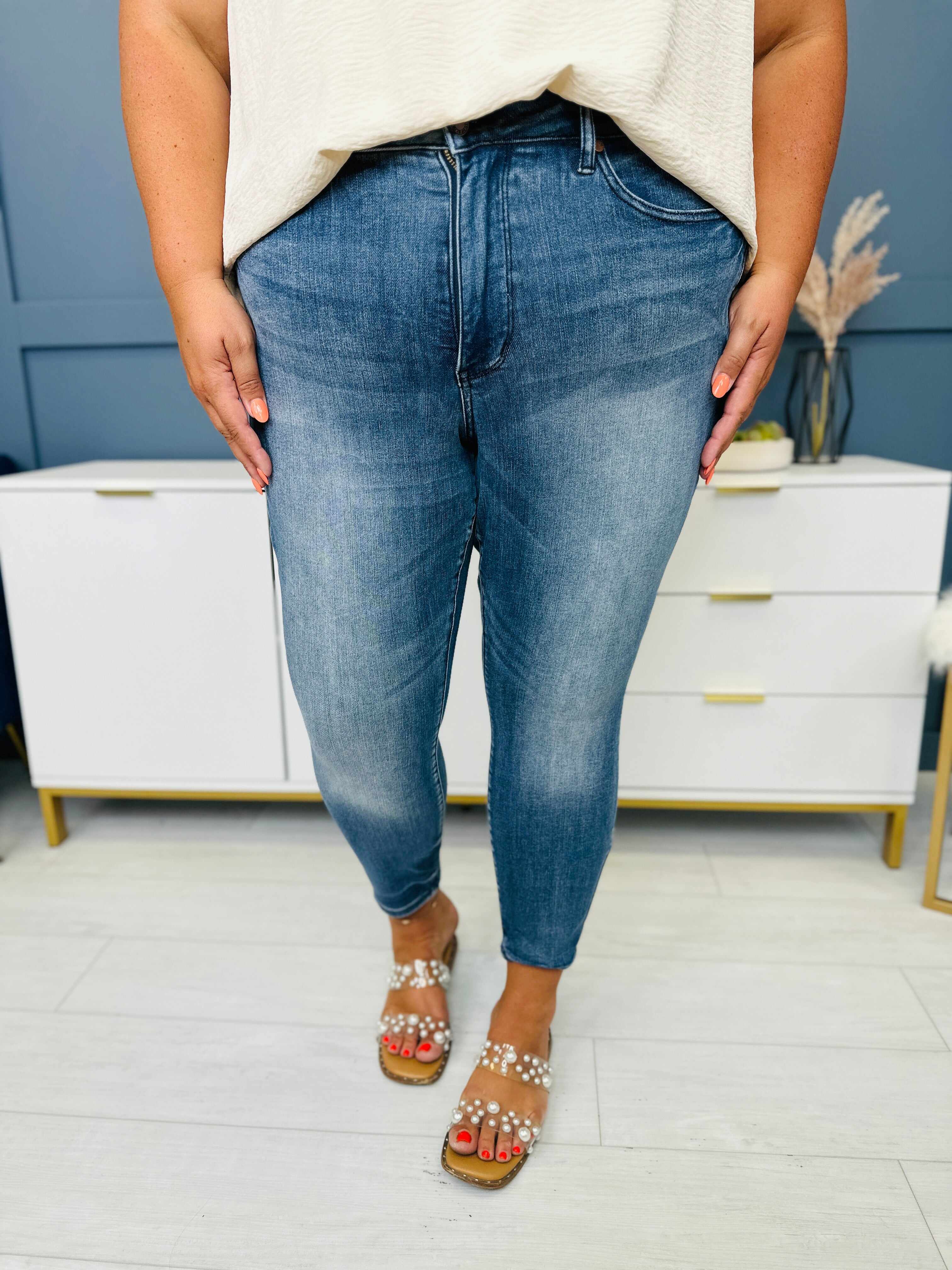Tummy Control Skinny Jeans in Reg/Curvy Total Infatuation Restock