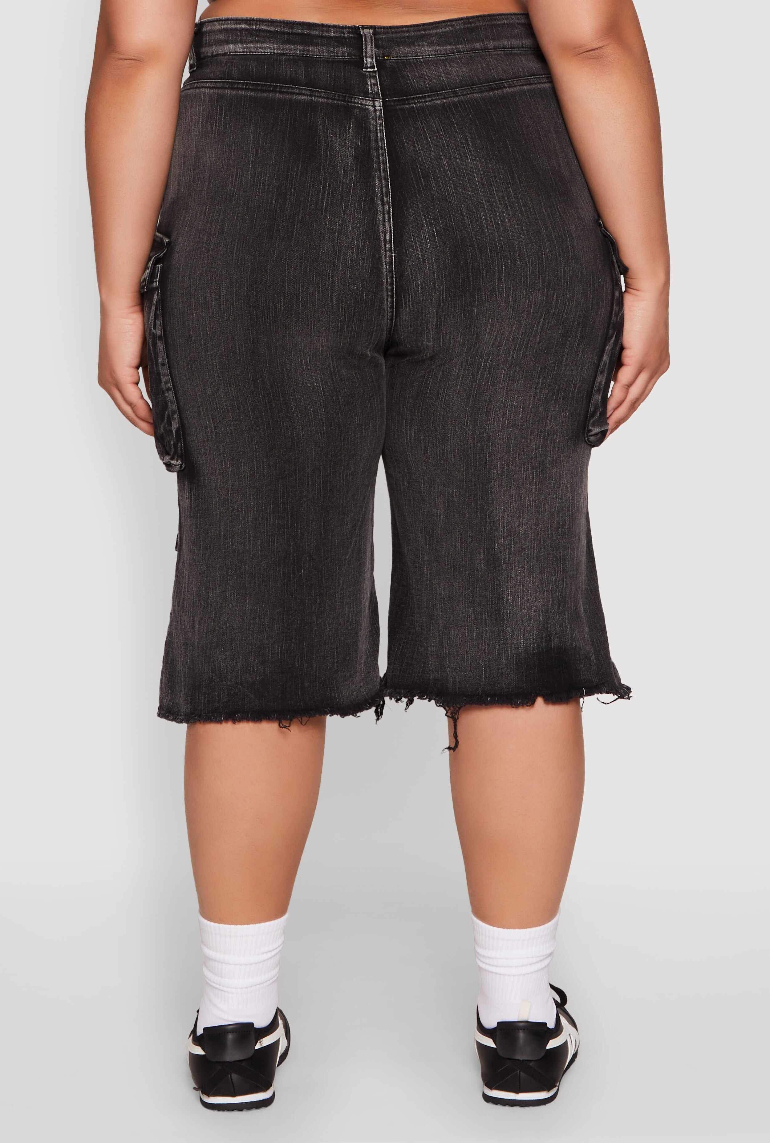 Plus Size Daisy Frayed Hem Denim Cargo Shorts