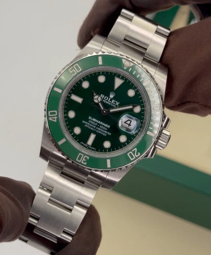 2020 Rolex Submariner “Hulk” 40mm 116610LV Green Dial (Green Card)