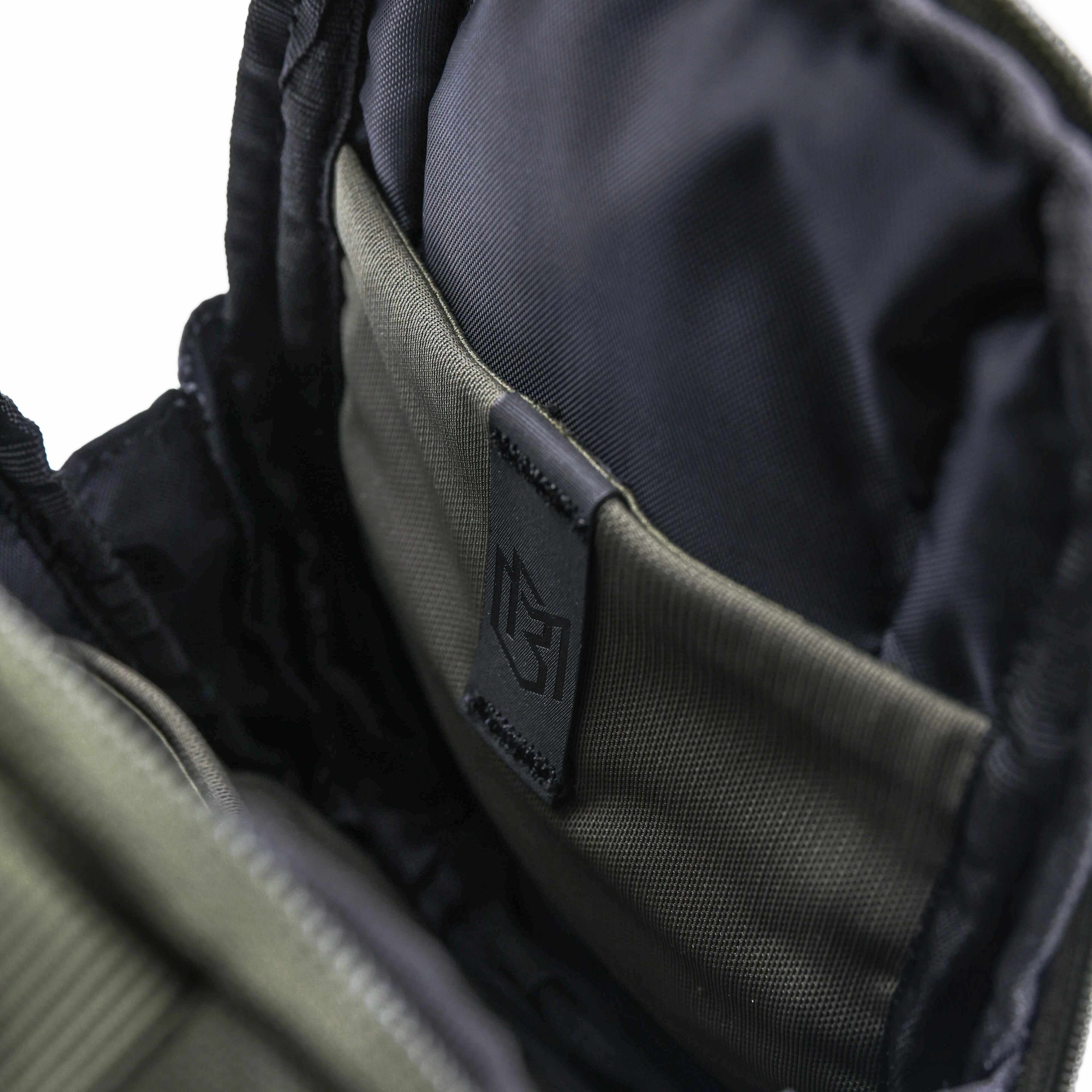 MAGNETIC CROSSBODY BAG