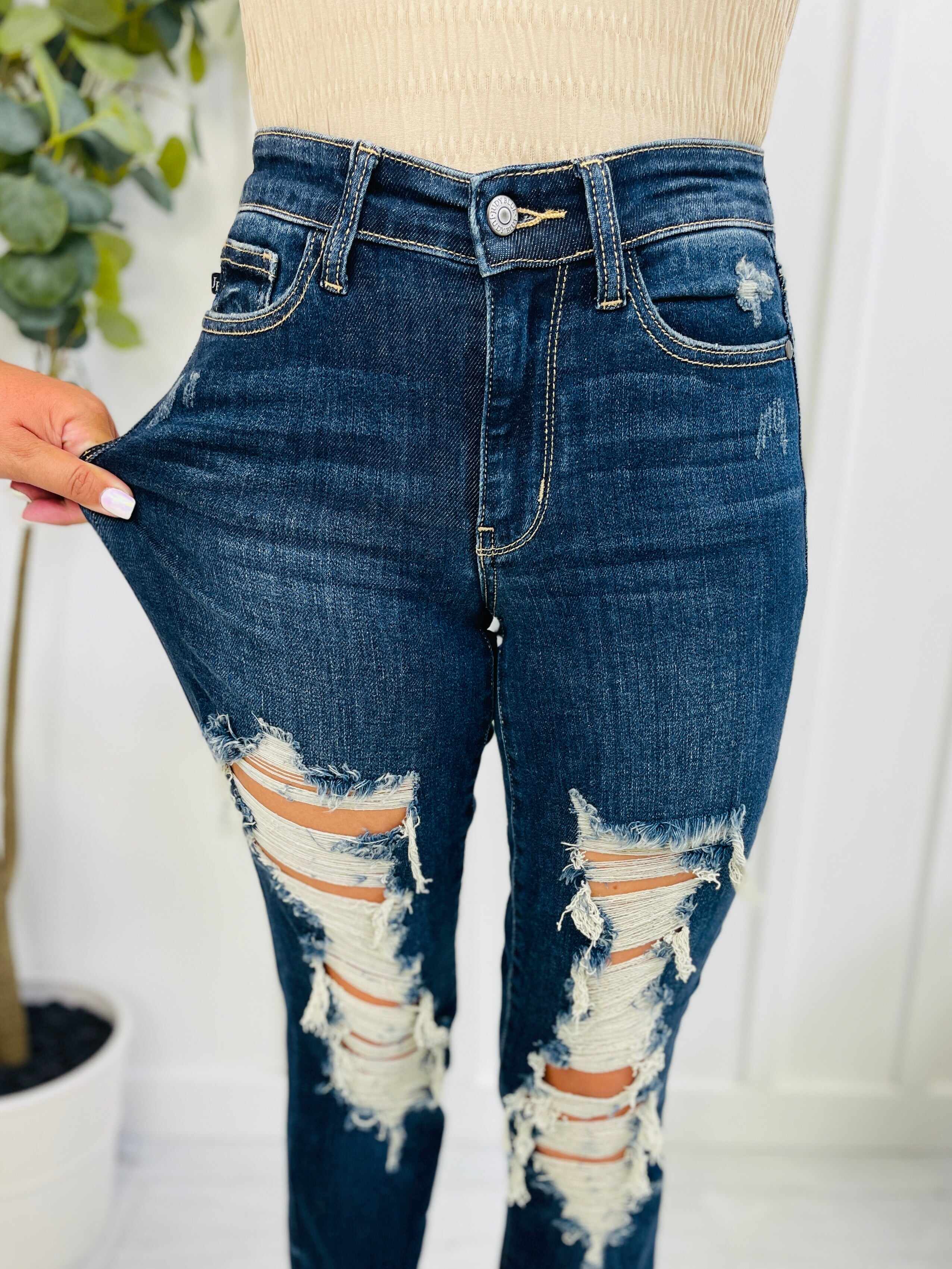REG/CURVY Straighten Up Straight Leg Jeans