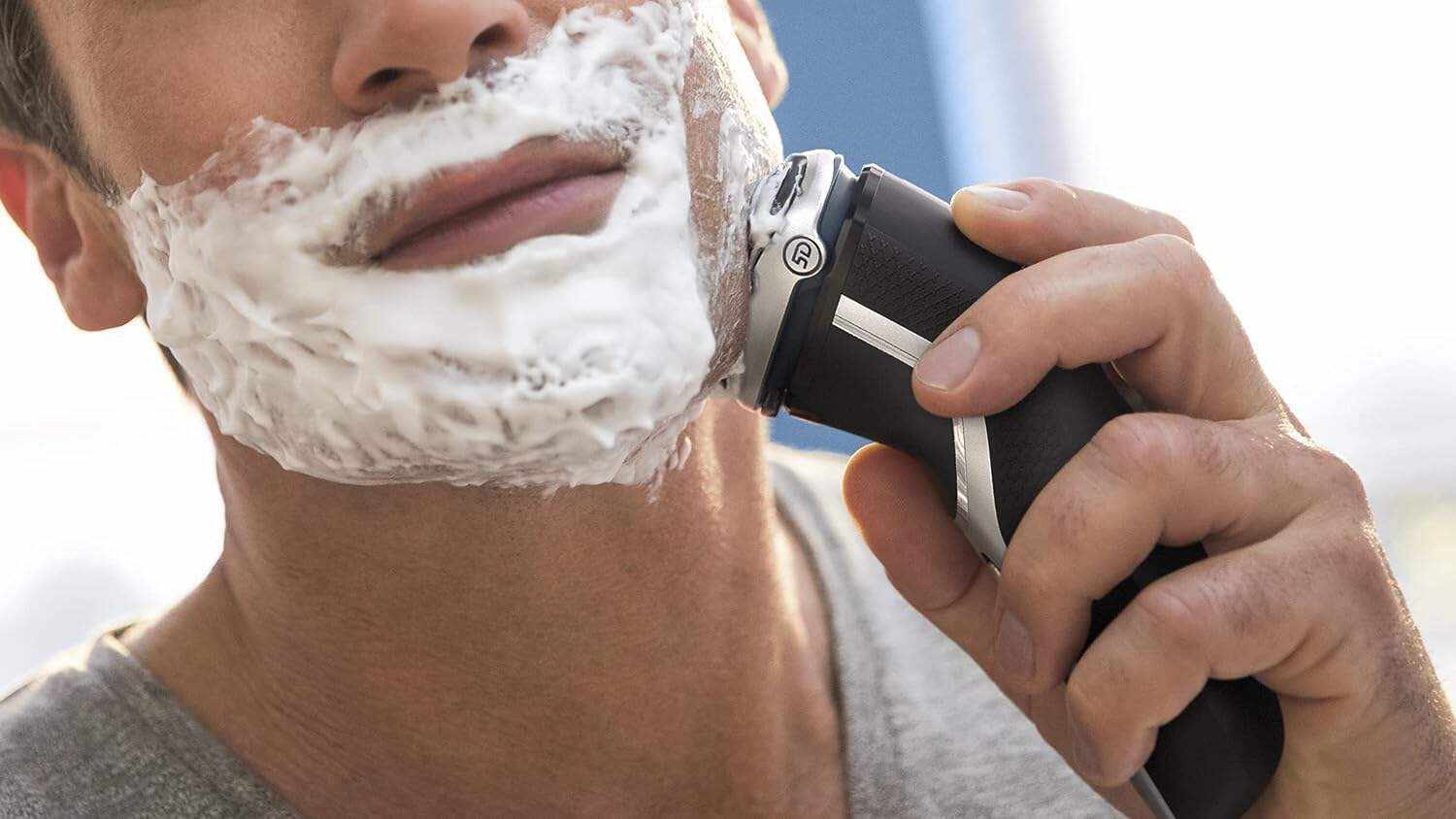 Philips Norelco Shaver 3800, Rechargeable Wet & Dry Shaver with Pop-up Trimmer, Charging Stand and Storage Pouch, Space Gray, S3311/85
