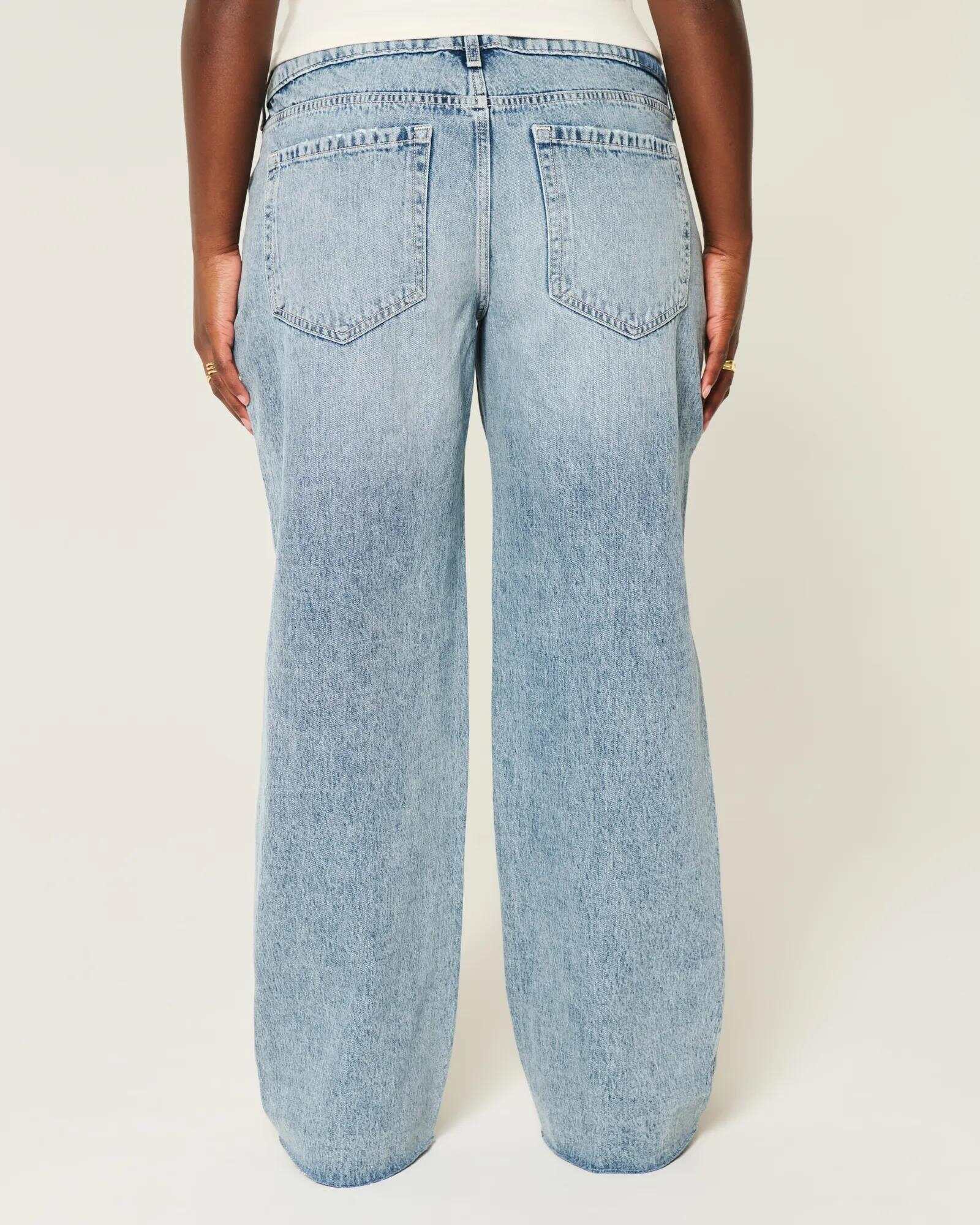 Curvy Low-Rise Light Wash Baggy Jeans