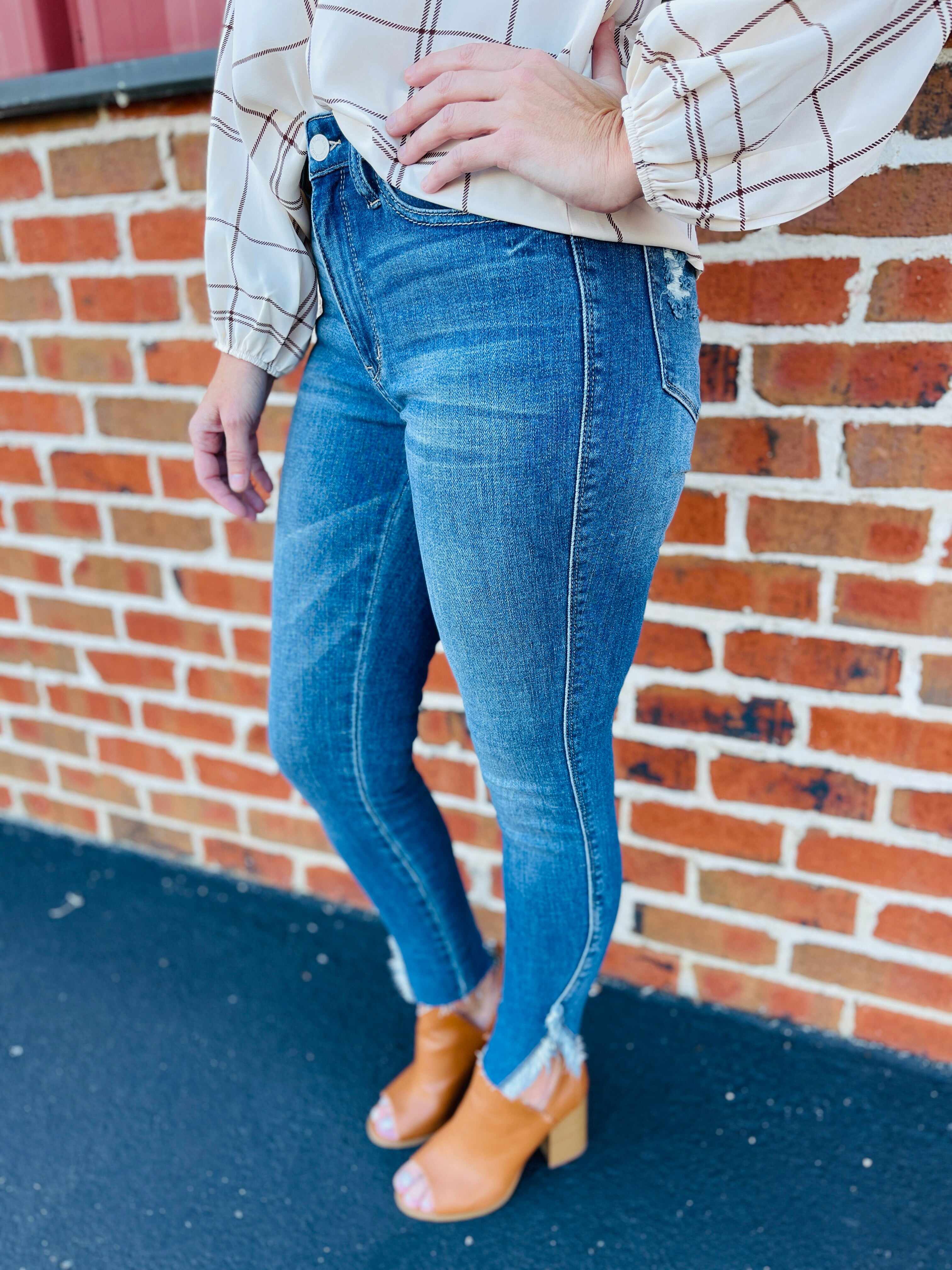 Plus/Reg Slay The Fray Hem Skinny Jeans