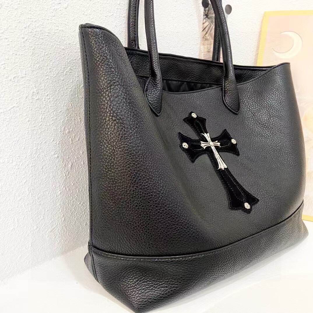 Oversized Tote Bag with Cross Motif Hardware – Large Capacity Leather-Look Shoulder Bag with Jacquard Lining
