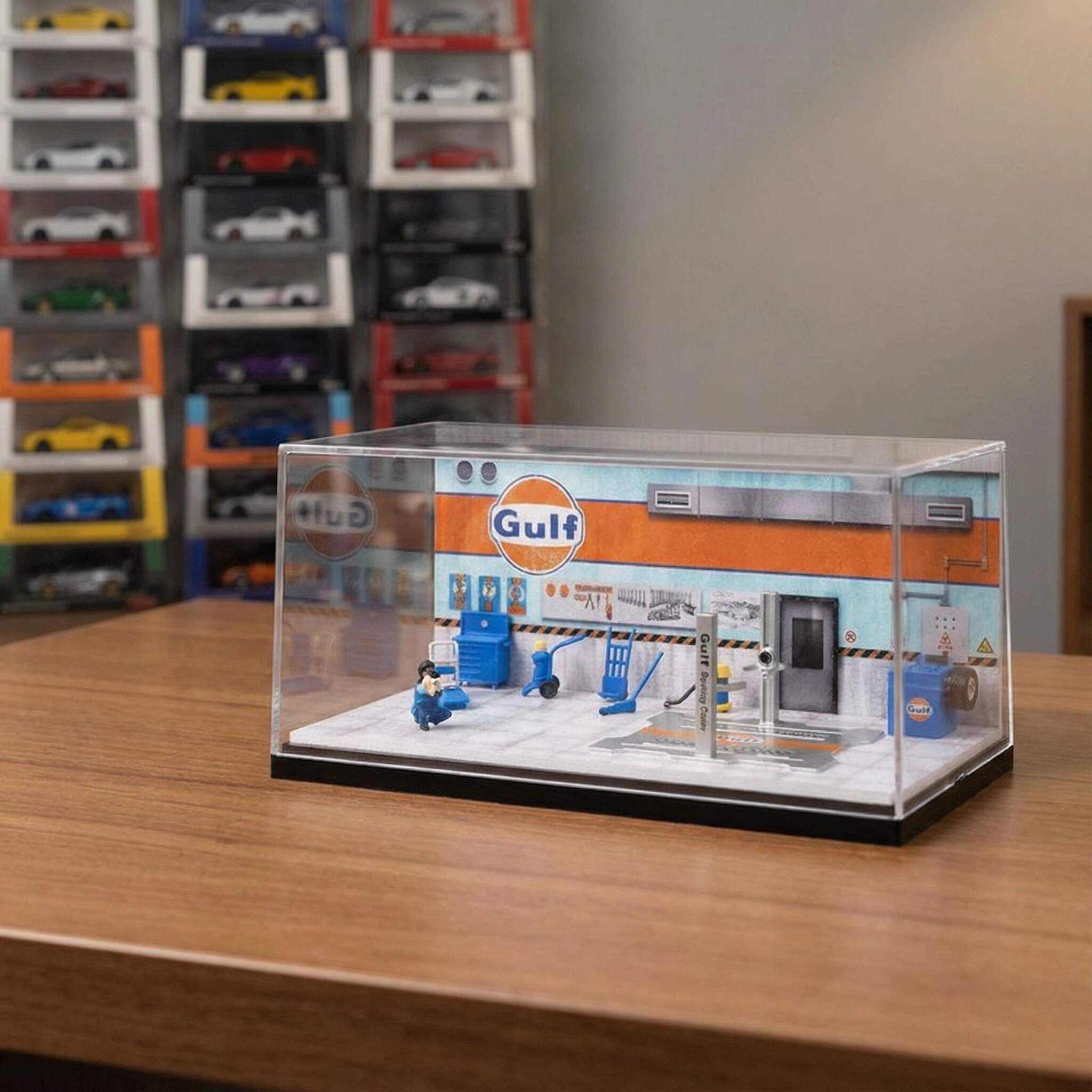 1:64 Scale Classic Oil Service Garage Diorama Display Case – Vintage Workshop Scene for Diecast Cars