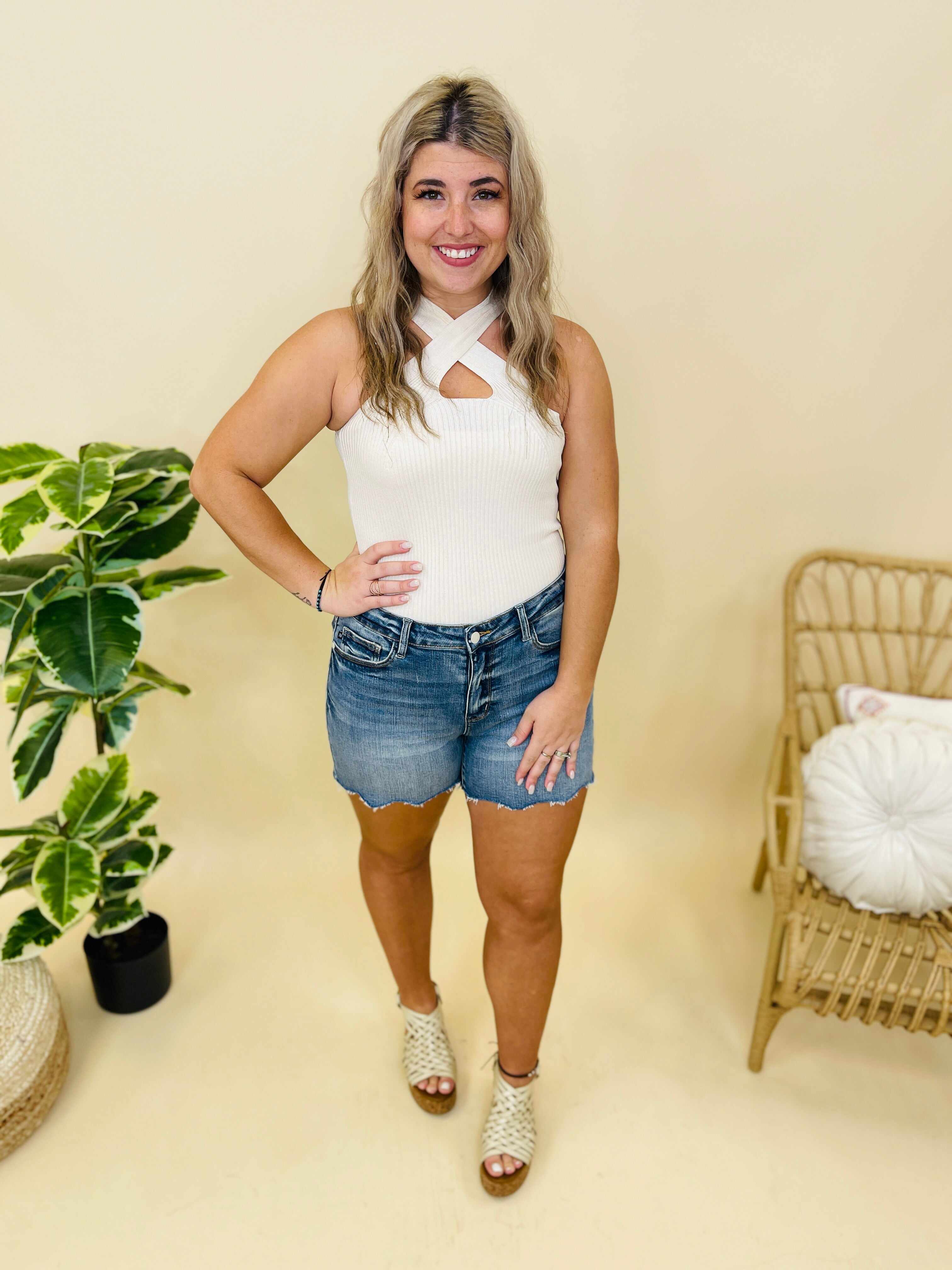 REG/CURVY Fun in the Sun Scallop Fray Hem Shorts