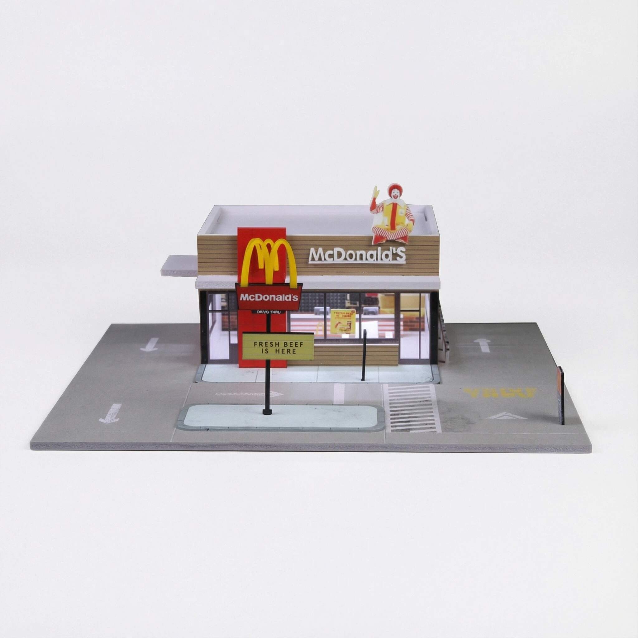 1:64 Scale Urban Fast Food Restaurant Diorama Display Case – Street Scene for Diecast Cars