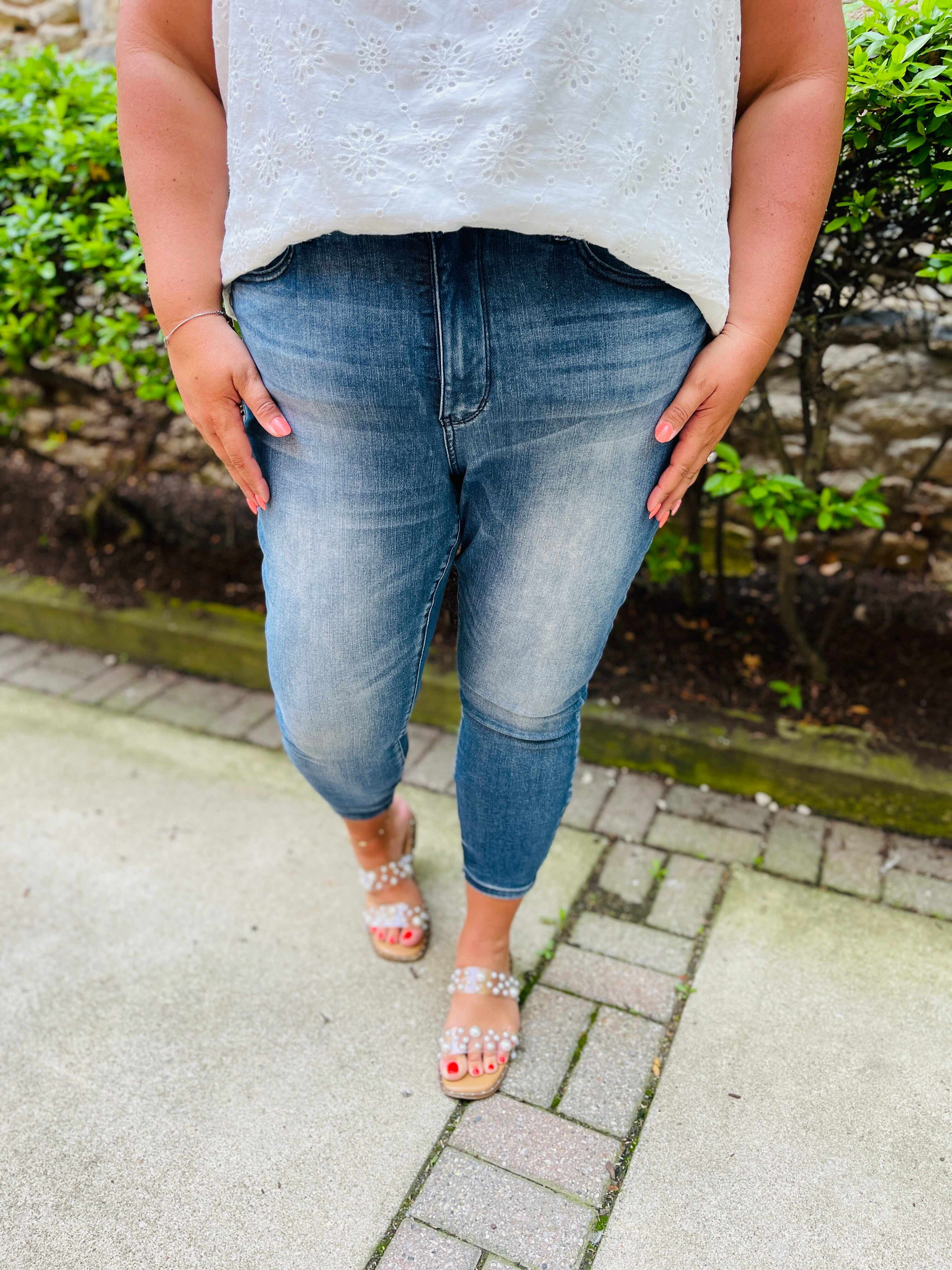 Tummy Control Skinny Jeans in Reg/Curvy Total Infatuation Restock