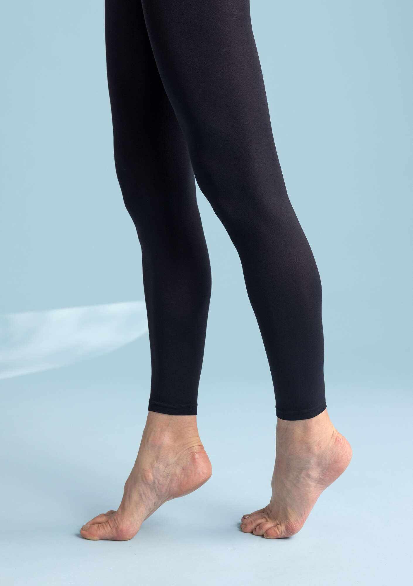 Solid-colour leggings made from recycled polyamide