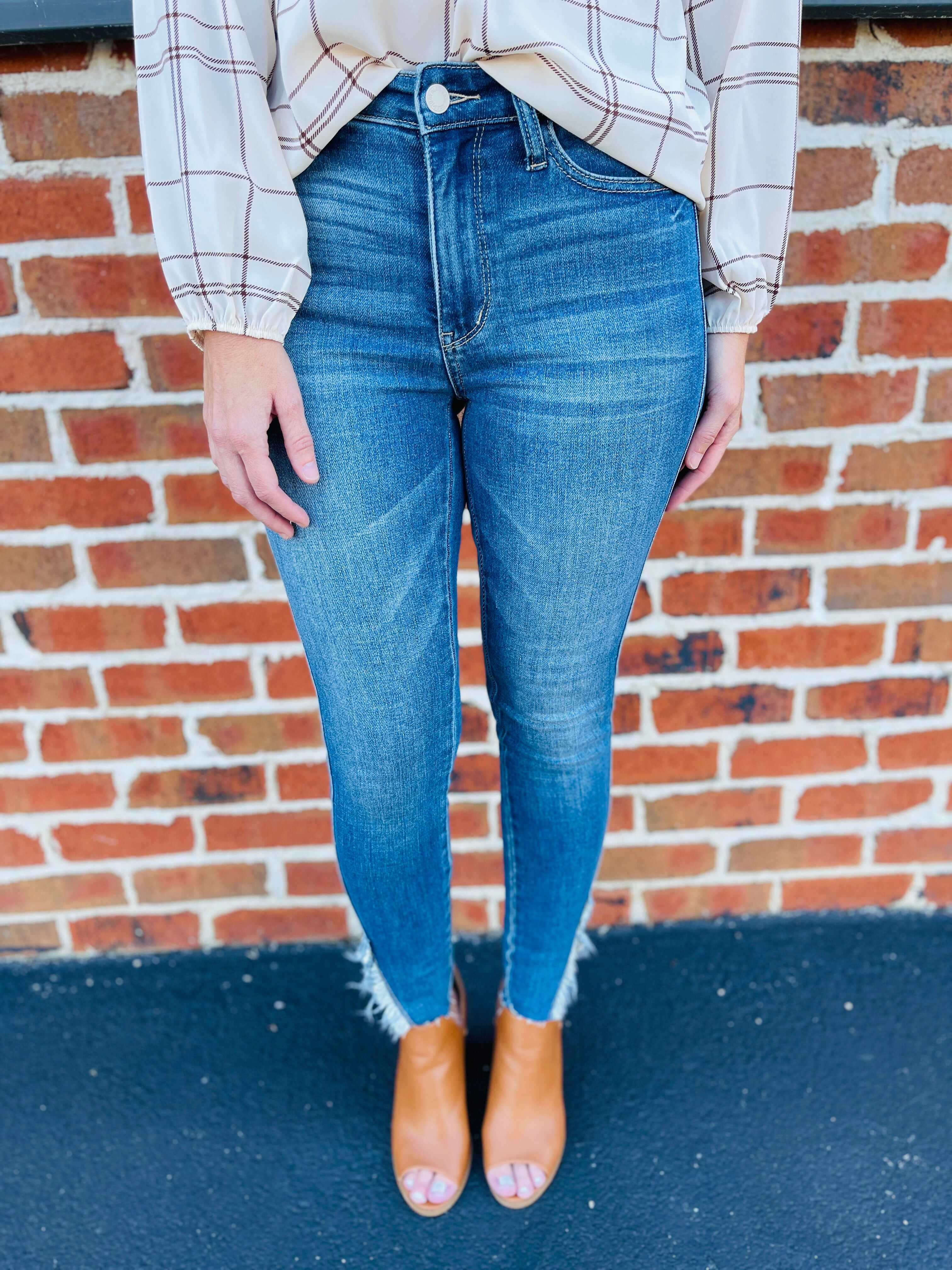 Plus/Reg Slay The Fray Hem Skinny Jeans