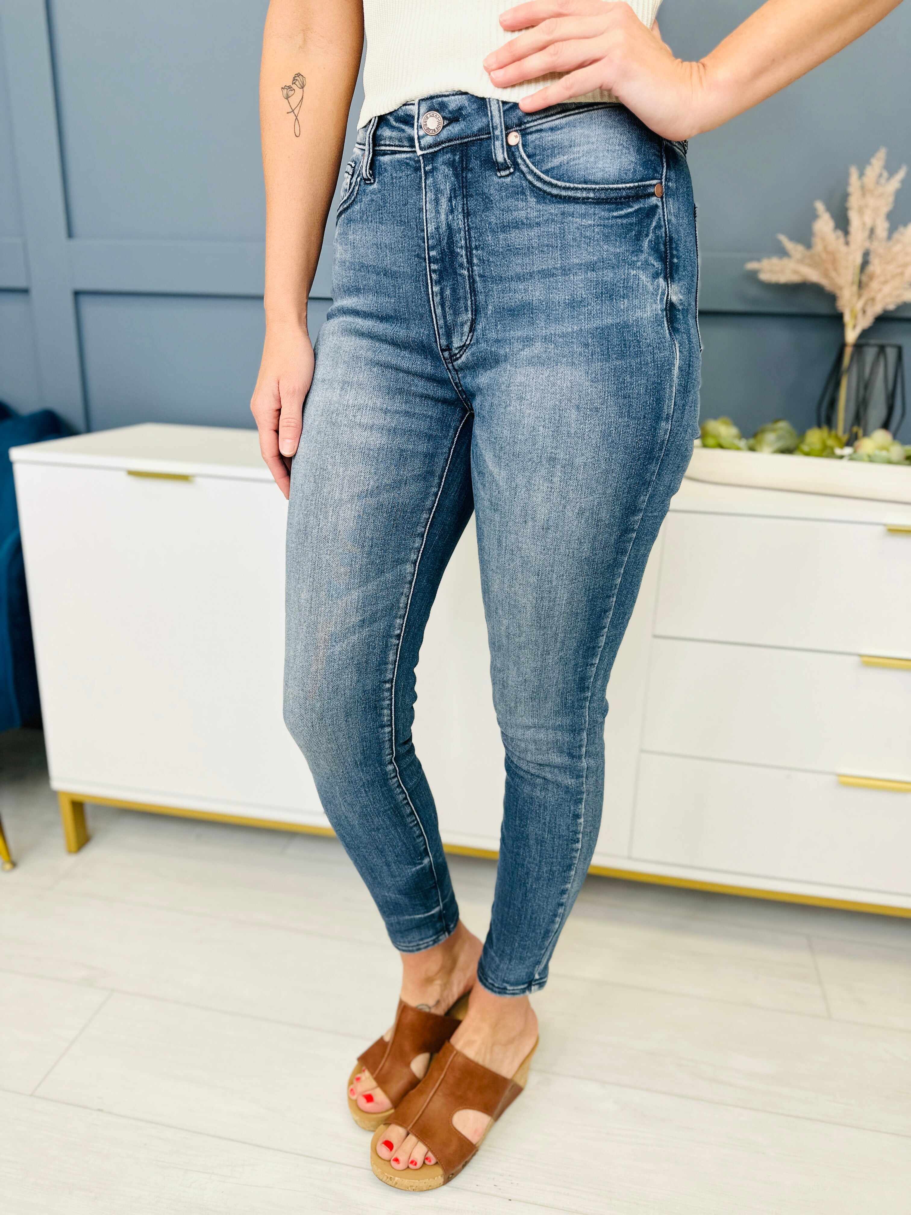 Tummy Control Skinny Jeans in Reg/Curvy Total Infatuation Restock