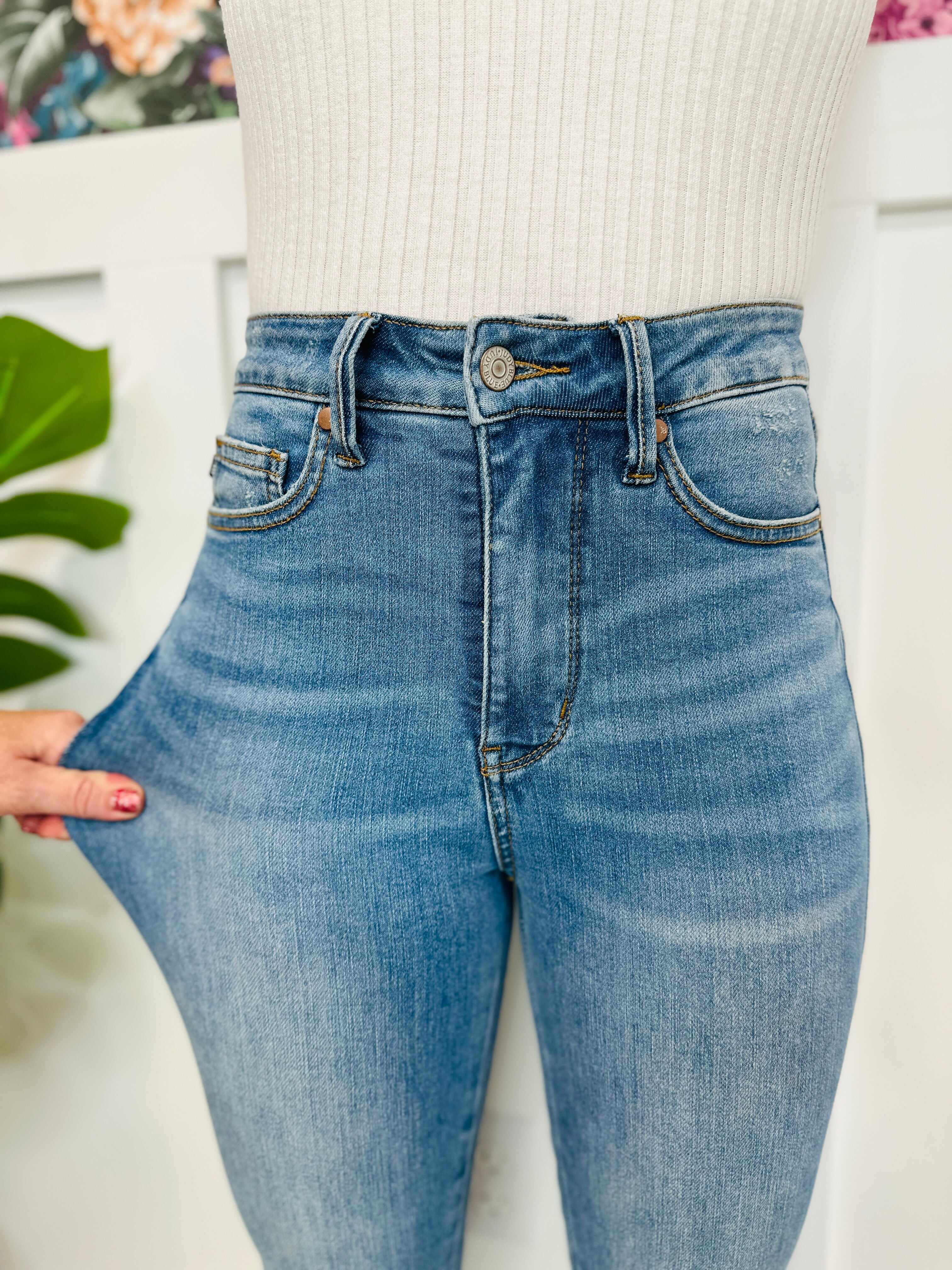 Tummy Control and Butt Lifting REG/CURVY Triple Threat Skinny Jeans