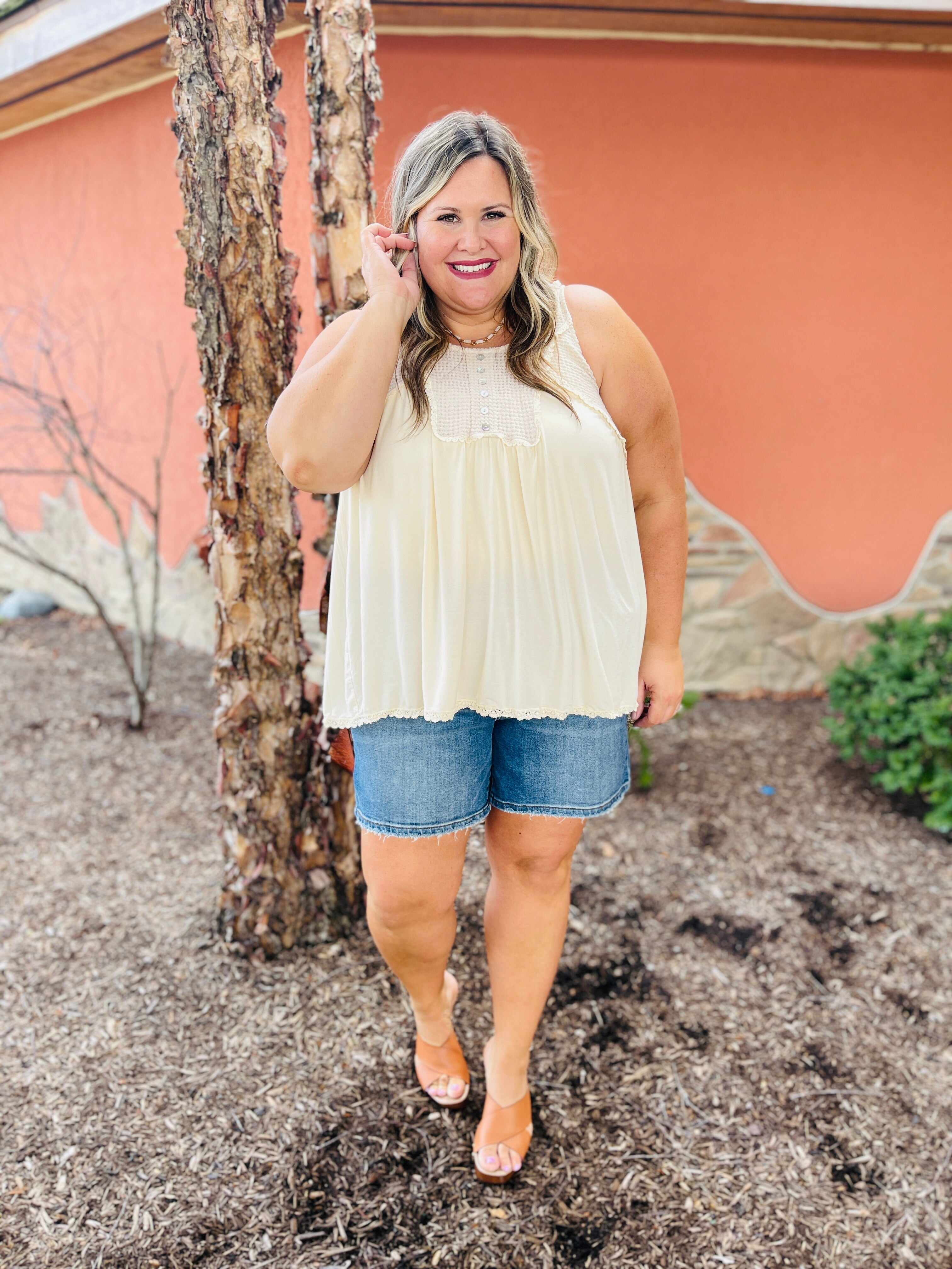REG/CURVY In The Middle Mid Thigh Shorts