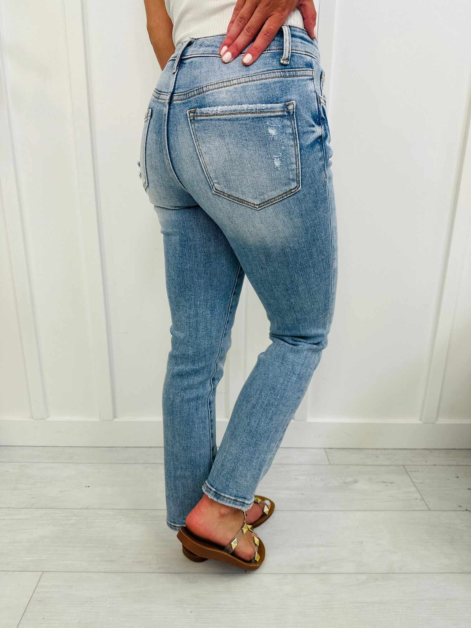 MARKDOWNS! Lovervet REG/CURVY Straight Into Summer Straight Leg Mid Rise Jeans