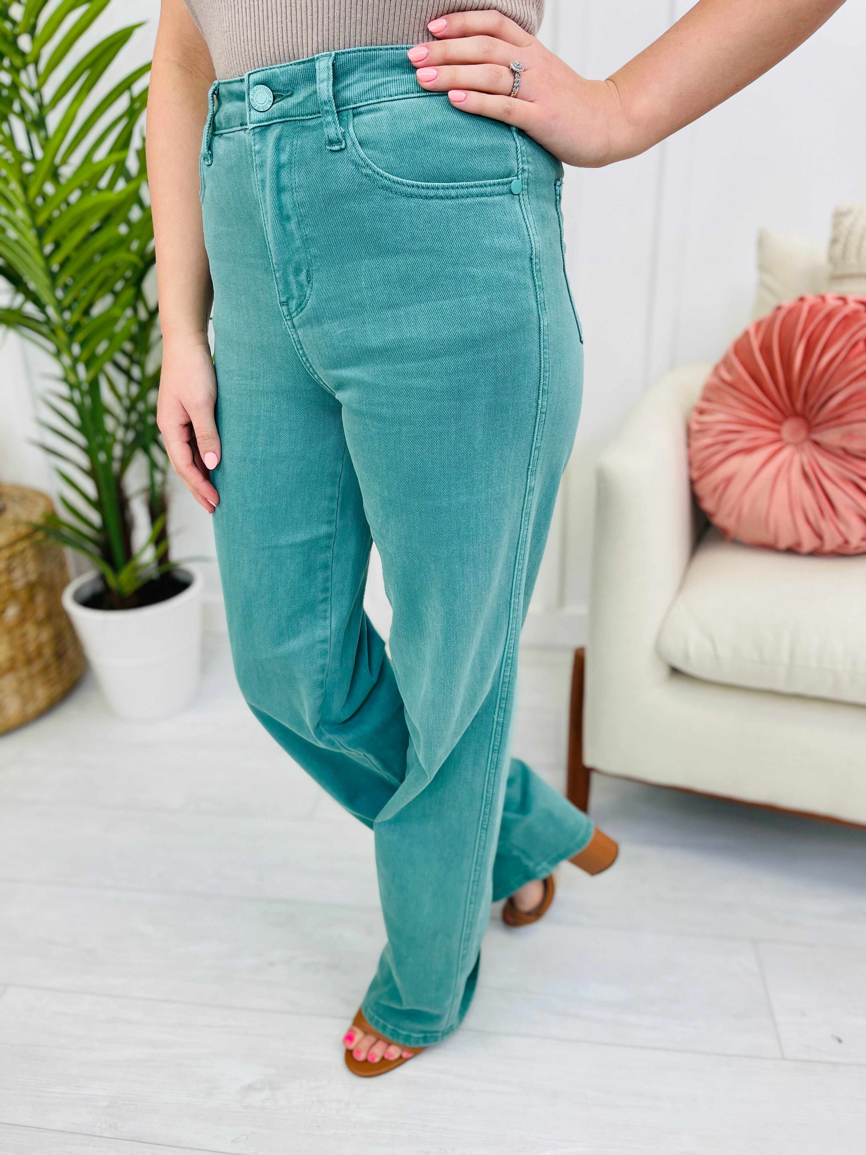 Reg/Curvy Make Waves Straight Jeans