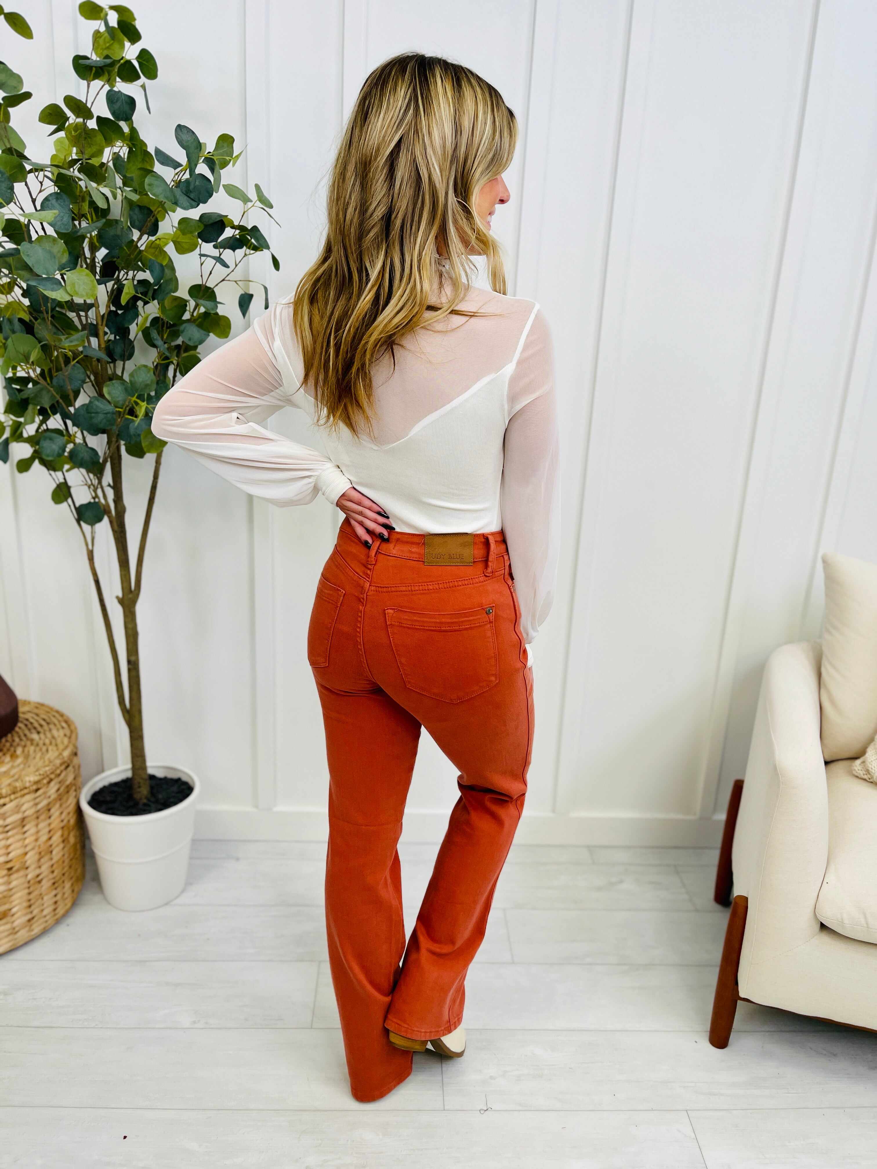 REG/CURVY Fall in Love Slim Bootcut Jeans