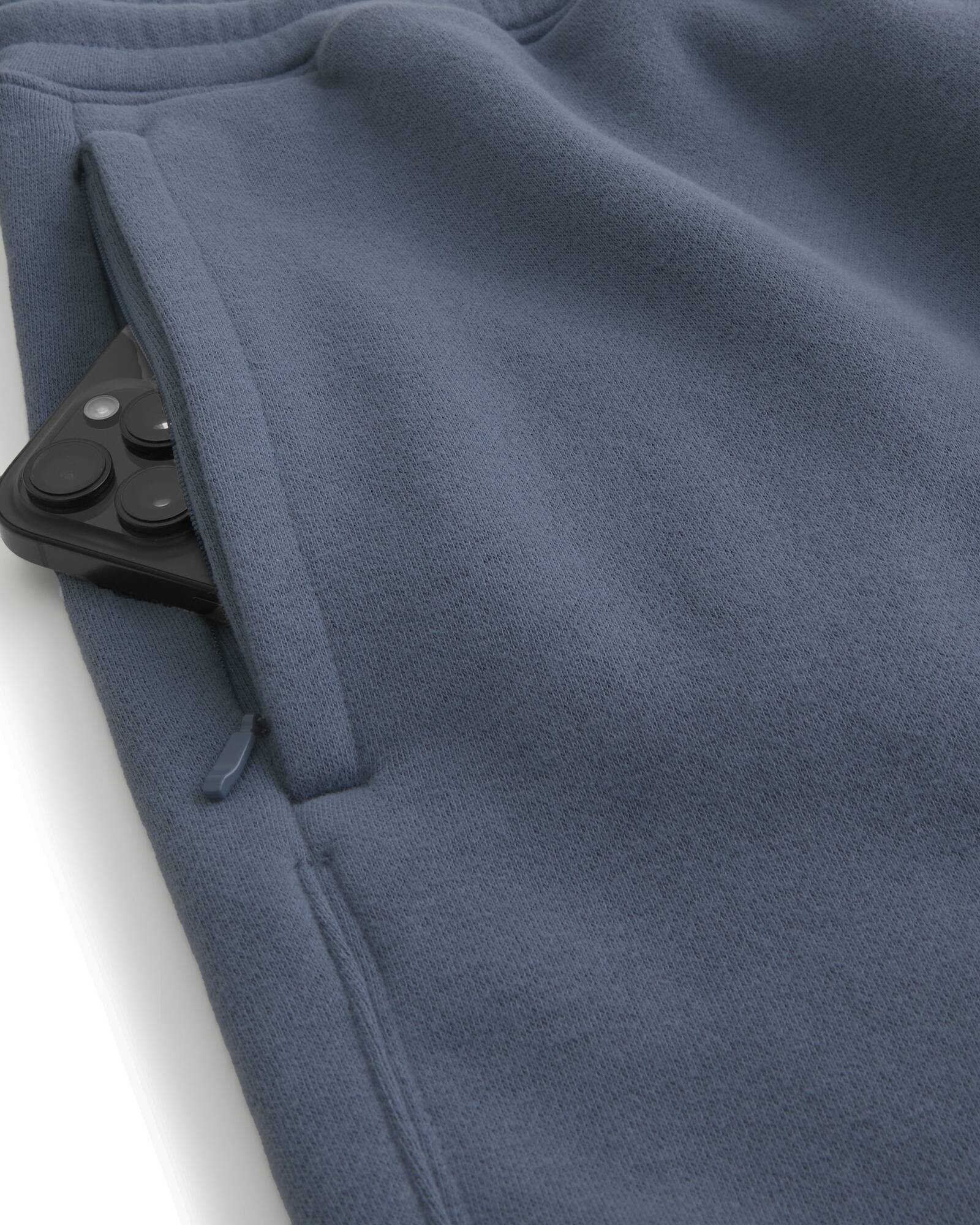 Mid-Thigh Camo Loose Fleece Shorts