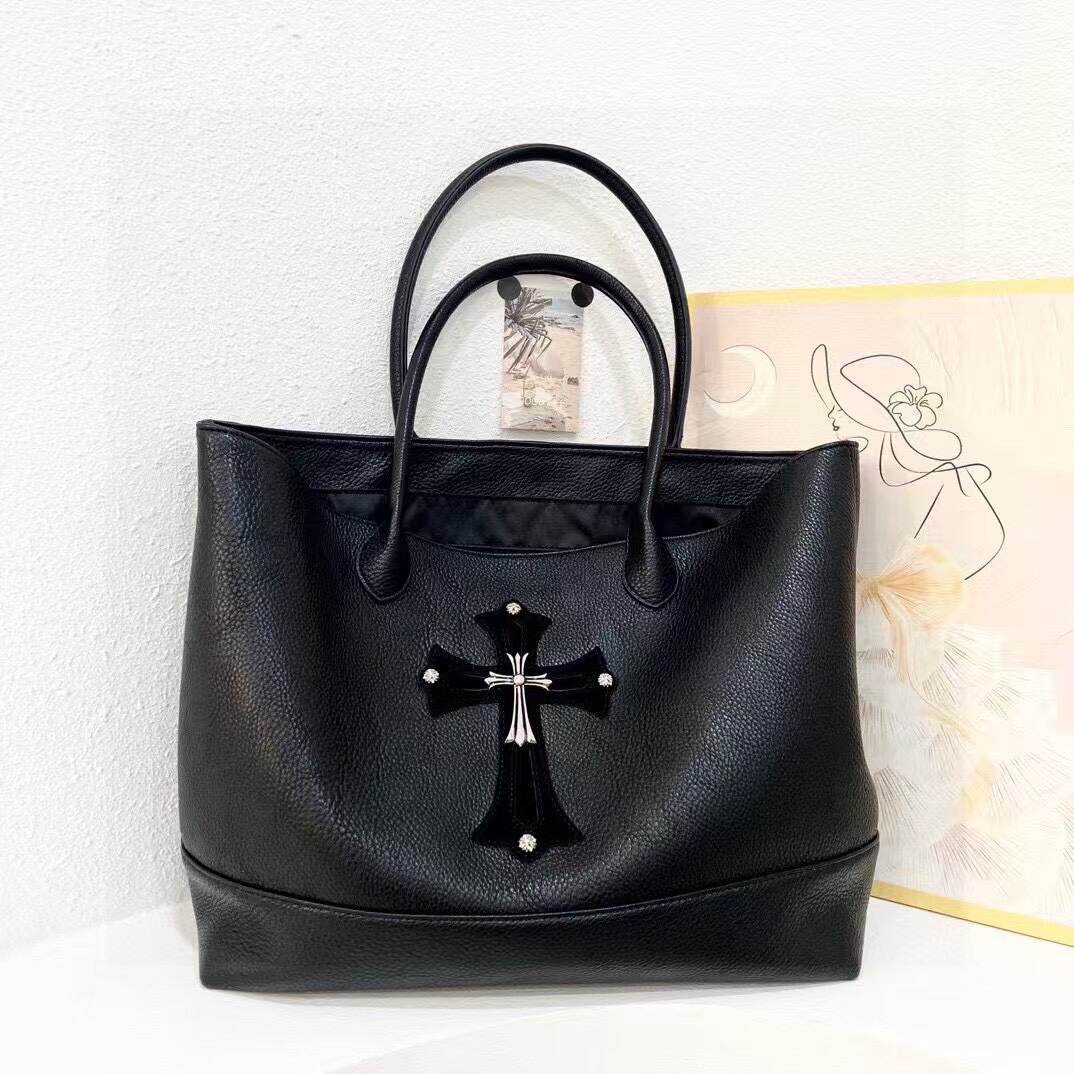 Oversized Tote Bag with Cross Motif Hardware – Large Capacity Leather-Look Shoulder Bag with Jacquard Lining