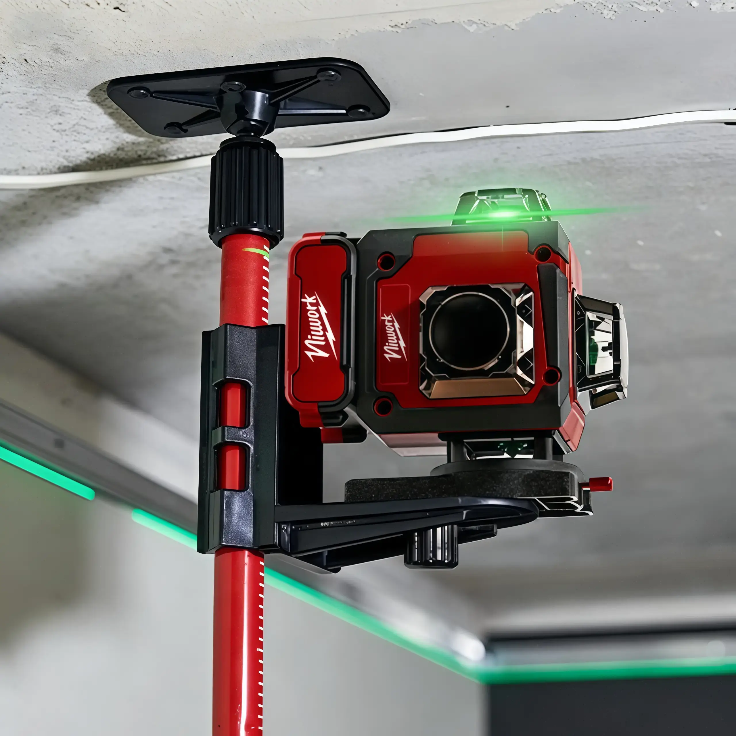 Professional Outdoor Green Line Laser Level with Horizontal & Vertical Lines Precise Automatic Calibration Contractor-Grade Tool for Construction & Gardening