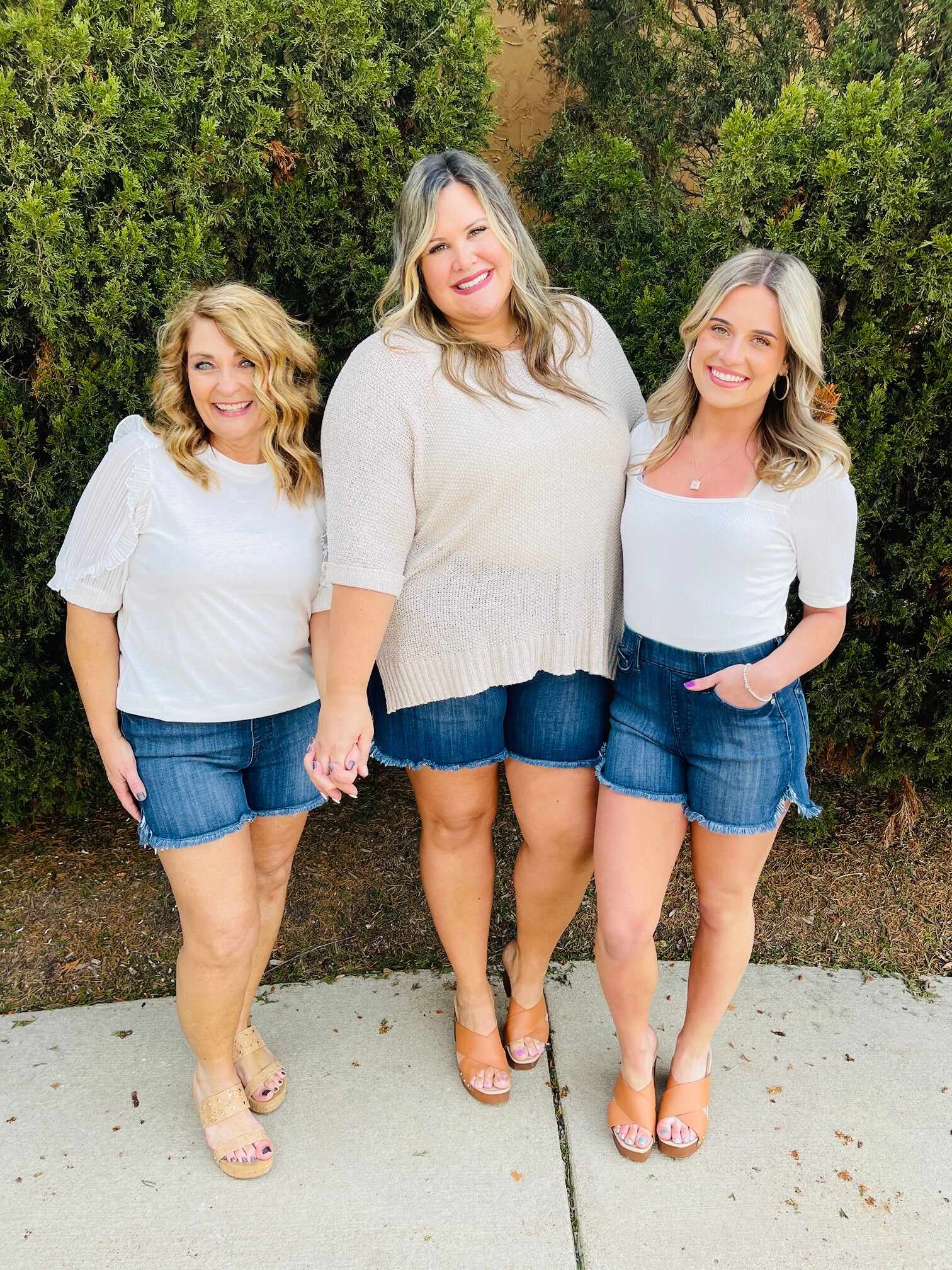 REG/CURVY Pull A Fast One Pull On Mid Thigh Shorts
