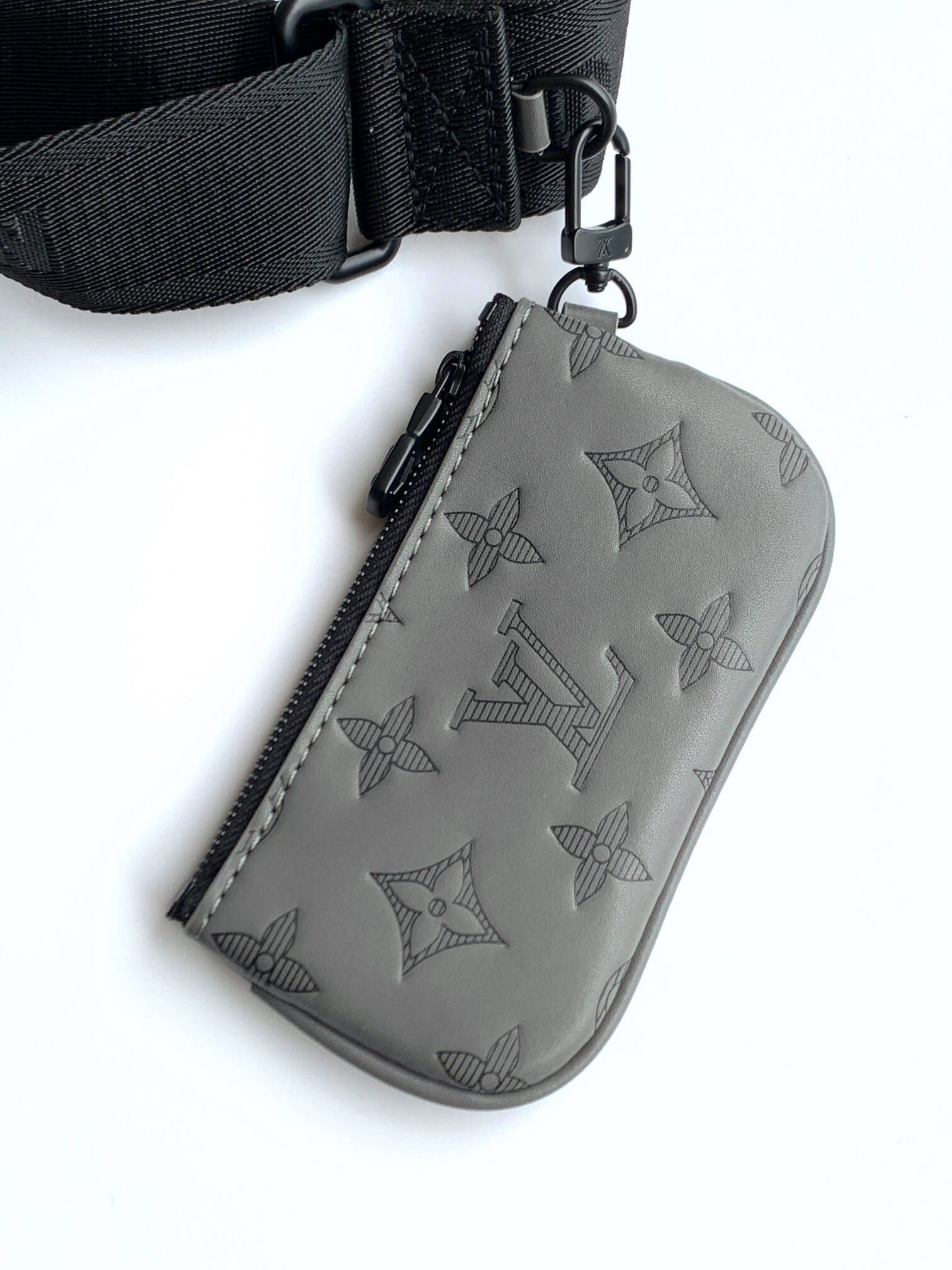 MB 2026 GREY MESSENGER BAG