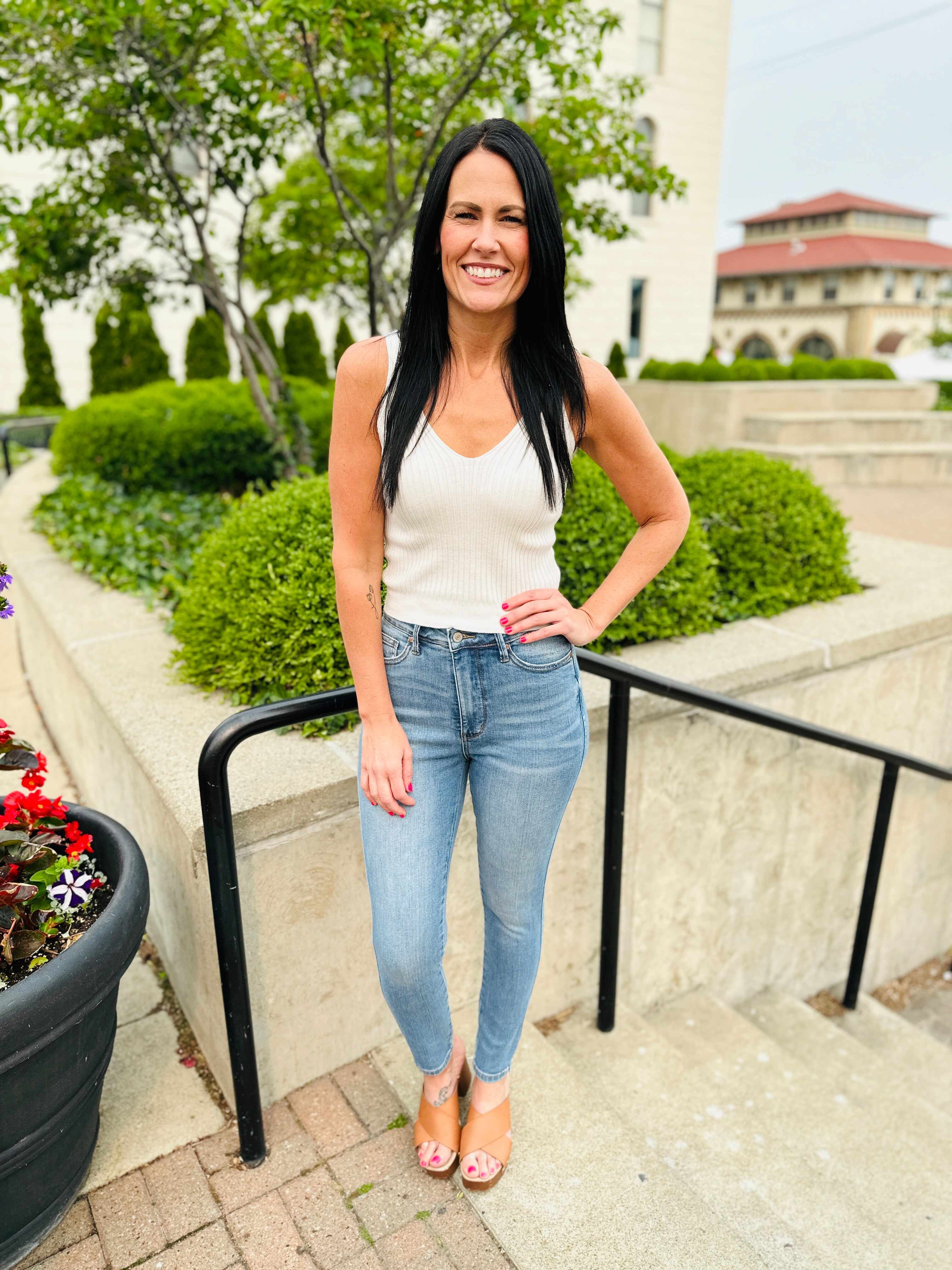Tummy Control and Butt Lifting REG/CURVY Triple Threat Skinny Jeans