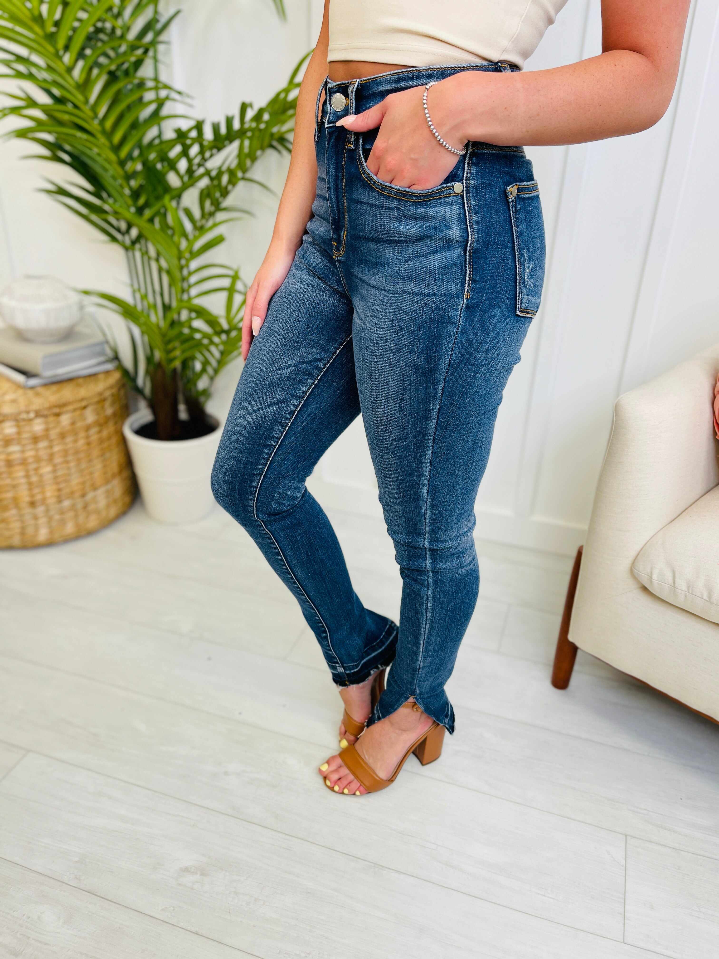 REG/CURVY Not What It Seams Side Slit Jeans