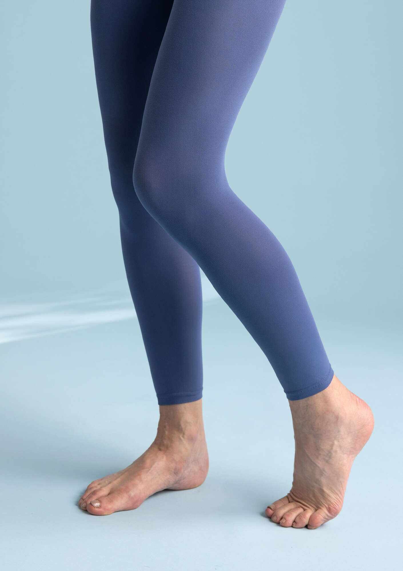 Solid-colour leggings made from recycled polyamide
