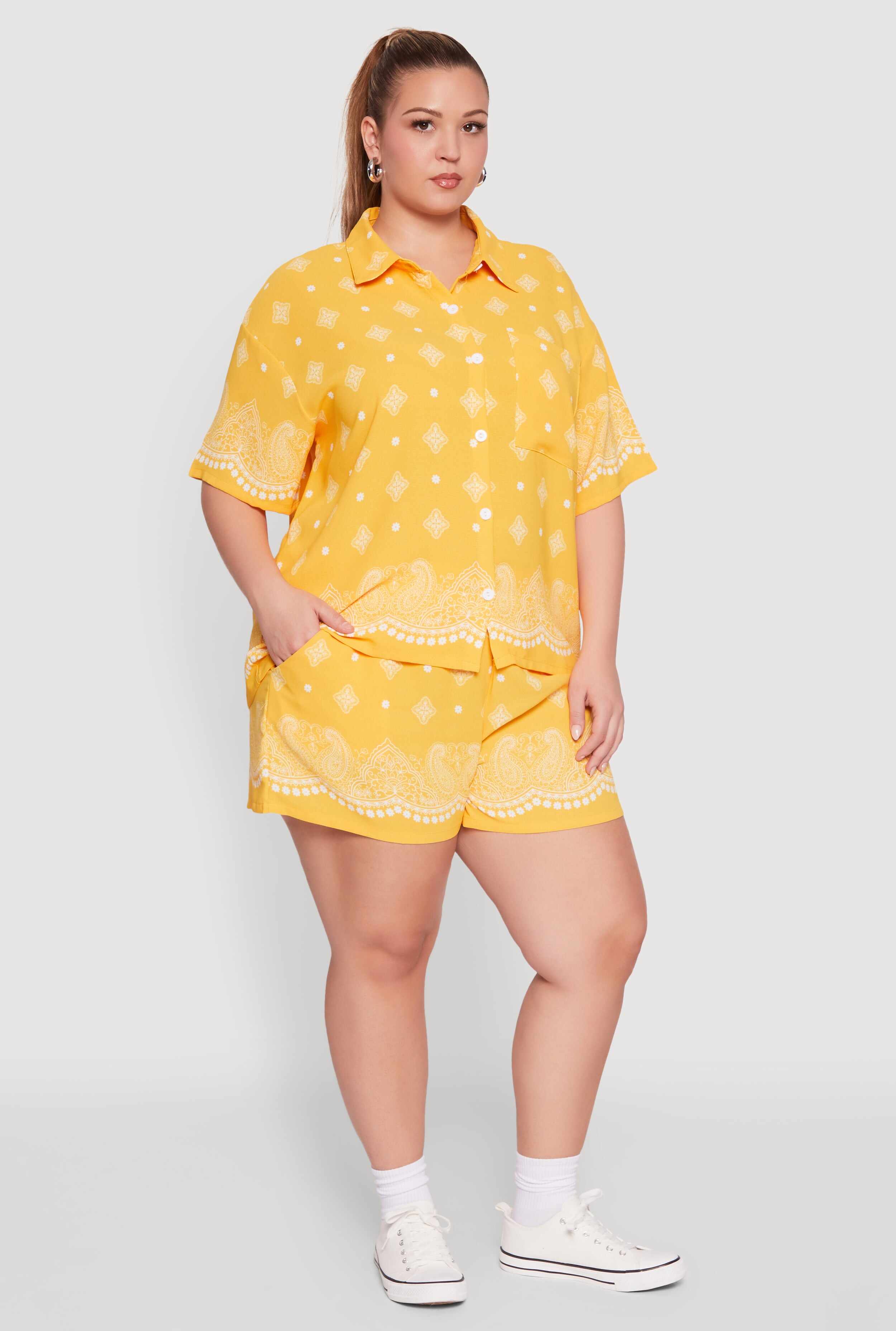 Plus Size Crepe Knit Bandana Print Shorts