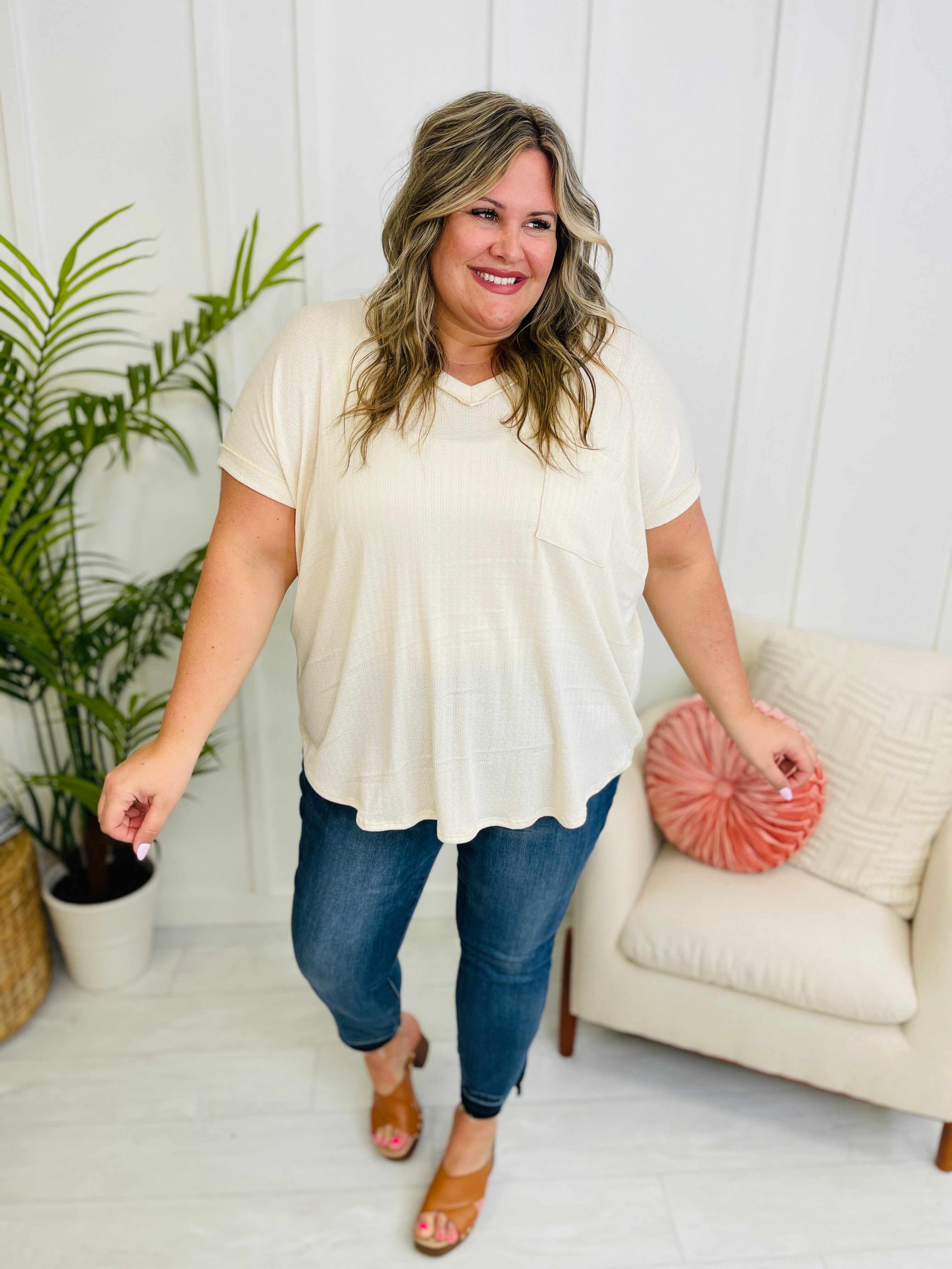 REG/CURVY Not What It Seams Side Slit Jeans