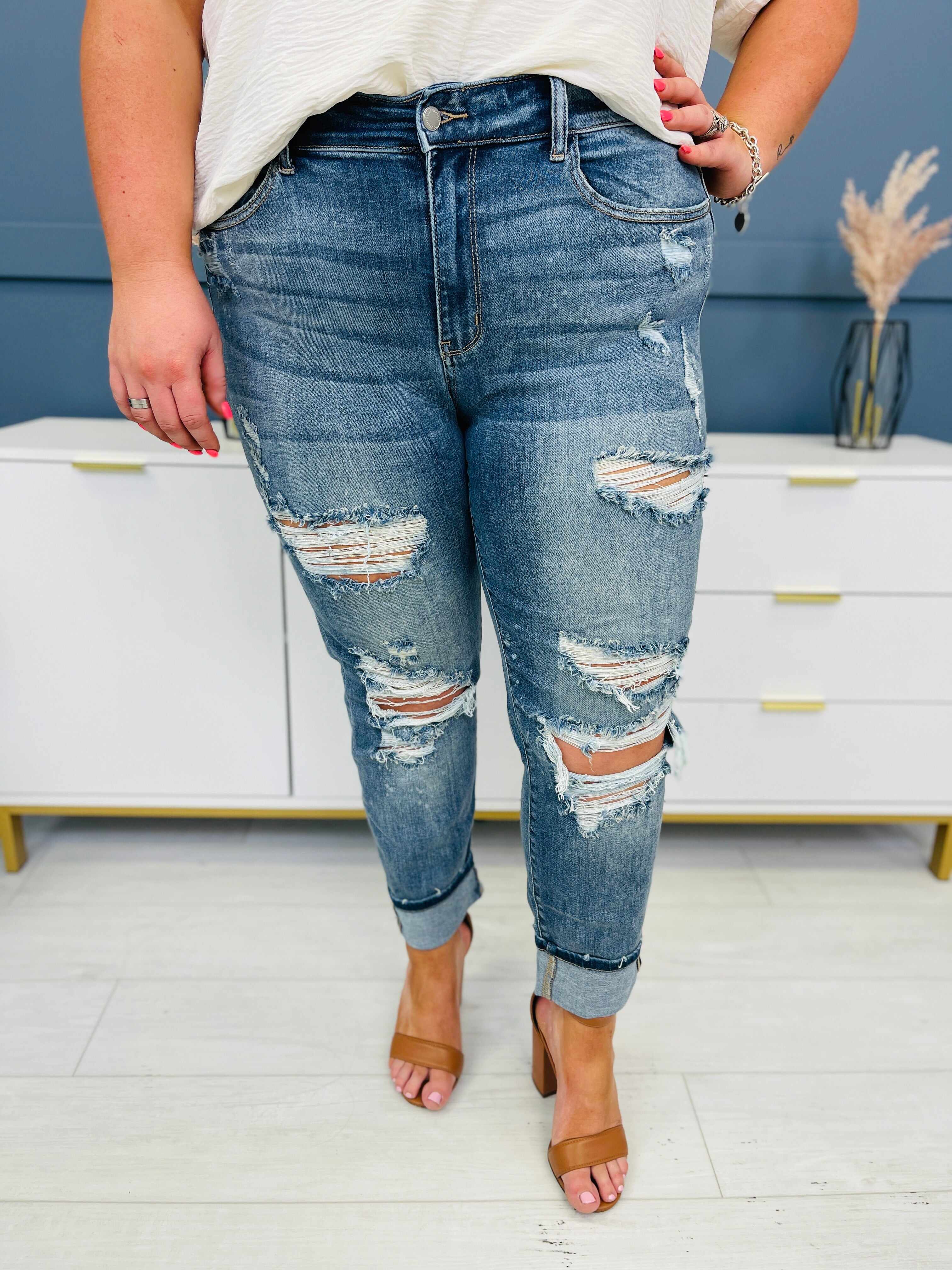 Restock! REG/CURVY Somewhere On a Bleach Mid Rise Boyfriend Jeans