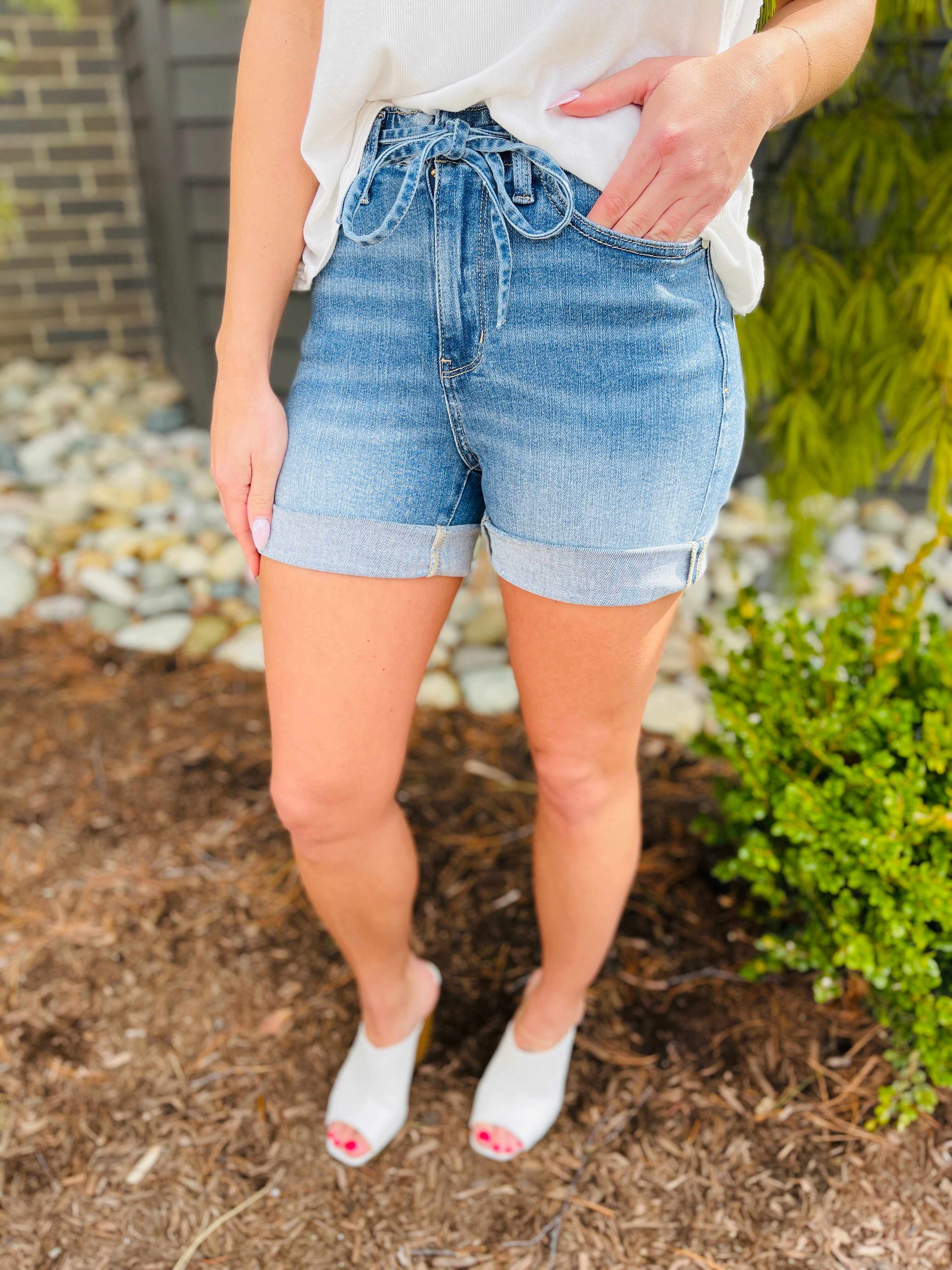 REG/CURVY Ray of Sunshine Shorts