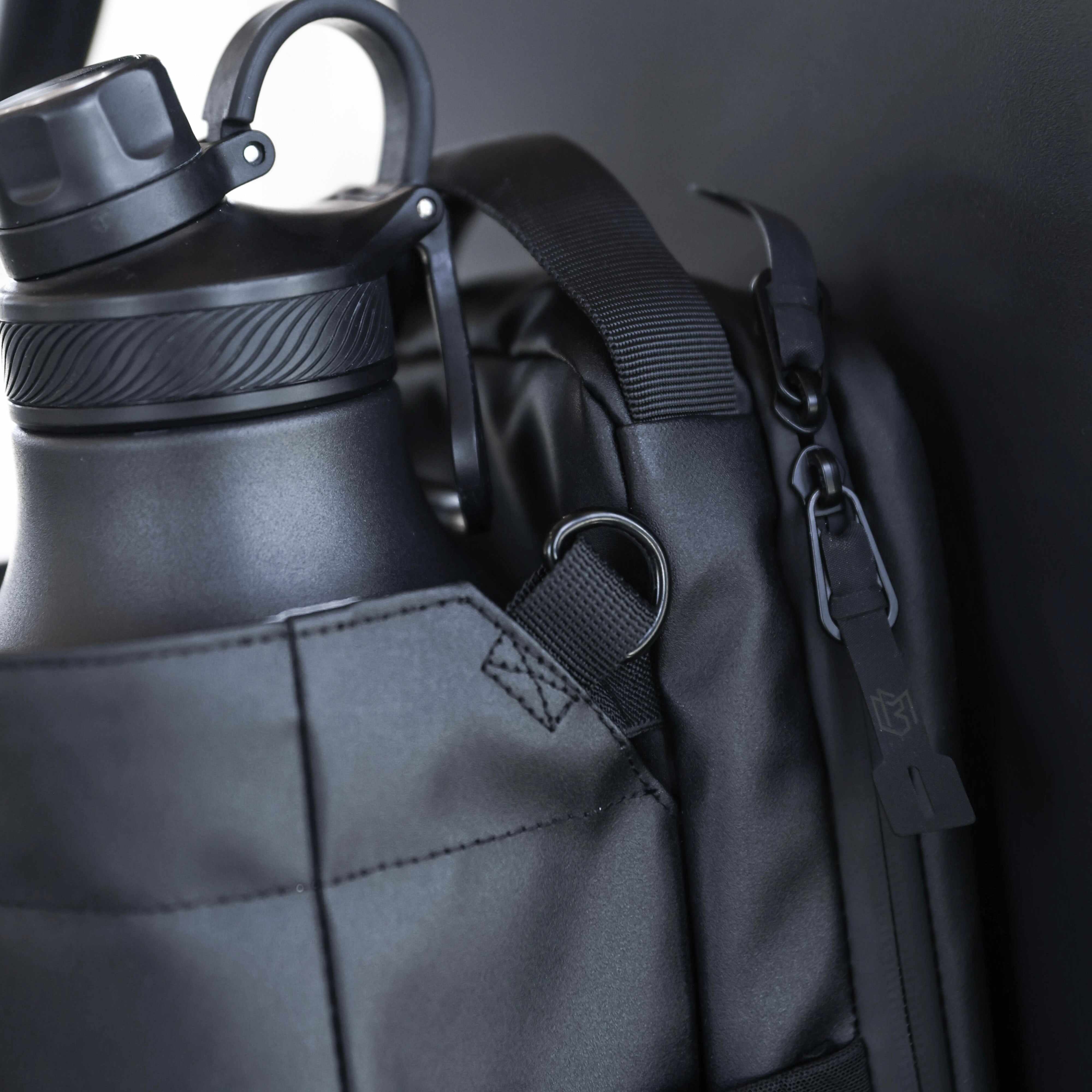 64OZ MAGNETIC BOTTLE BAG