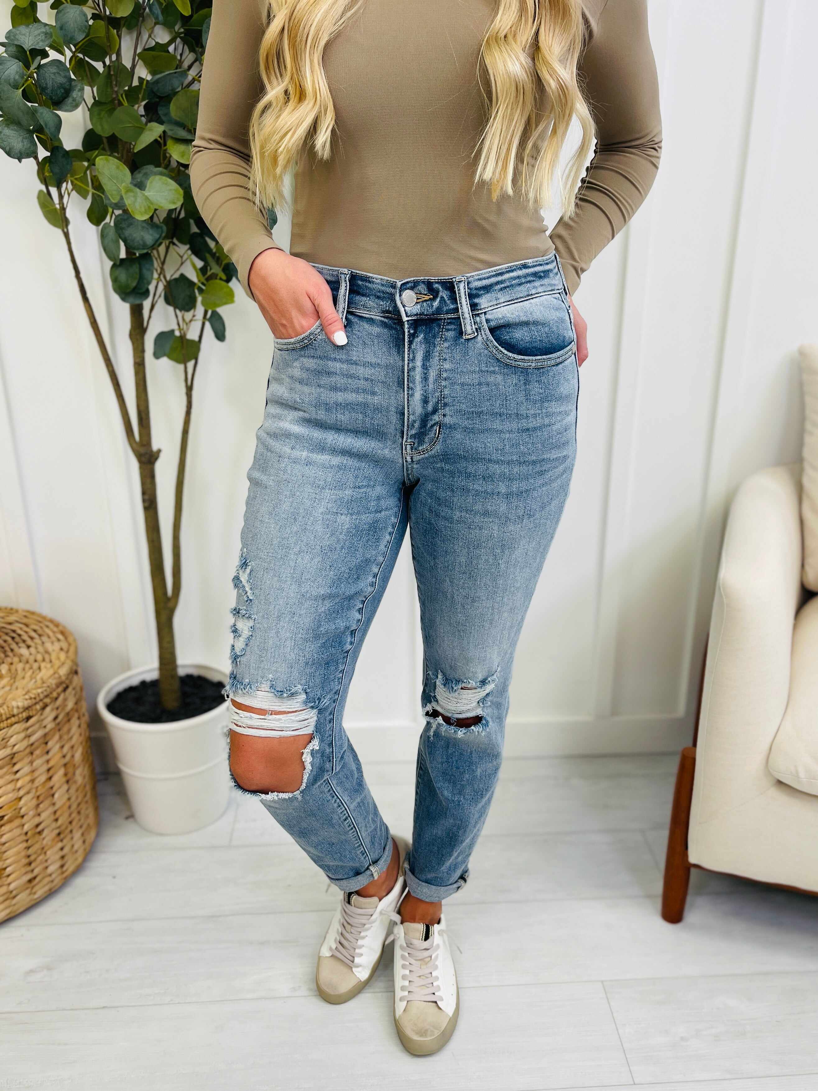 REG/CURVY Always On My Mind Midrise Boyfriend Jeans