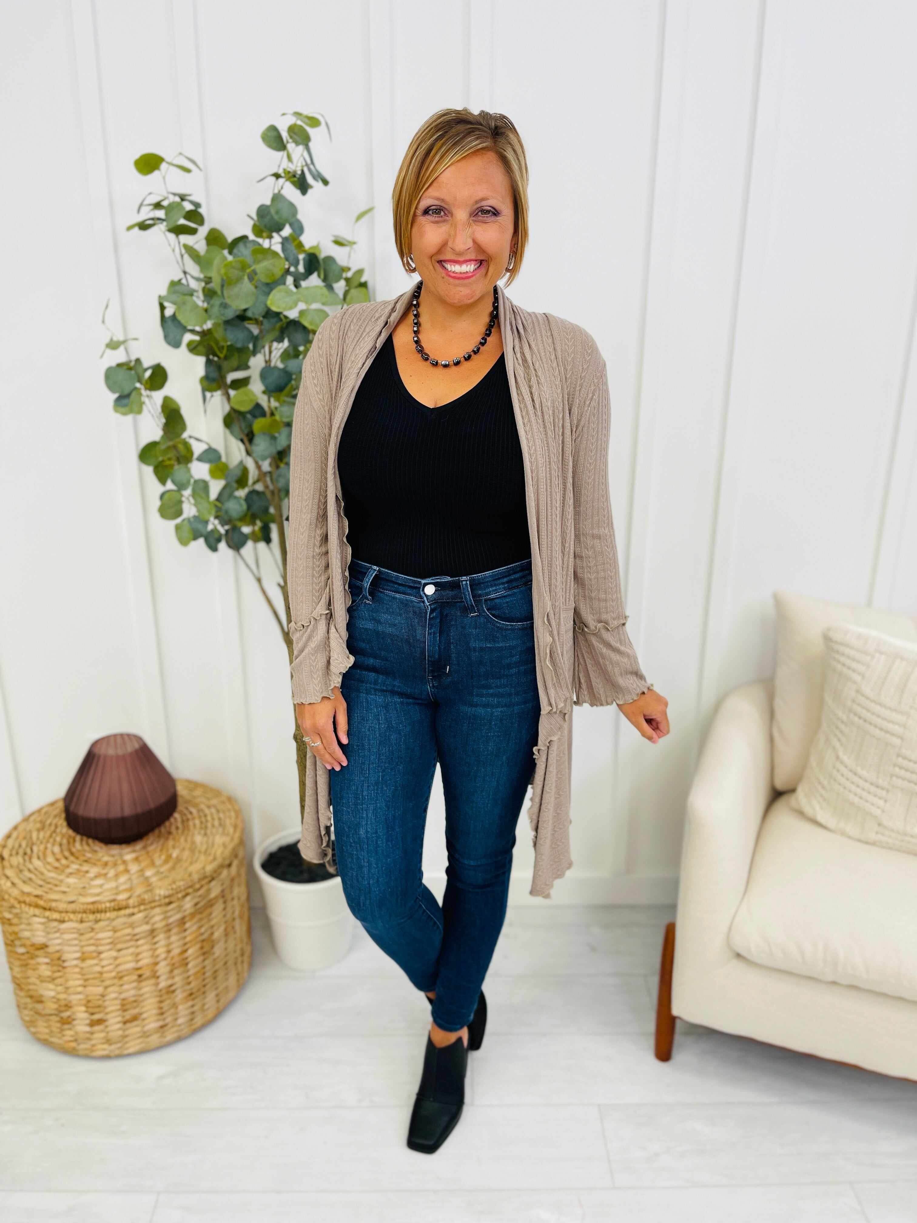 REG/CURVY Mid Rise Classic and Classy Skinny Jeans