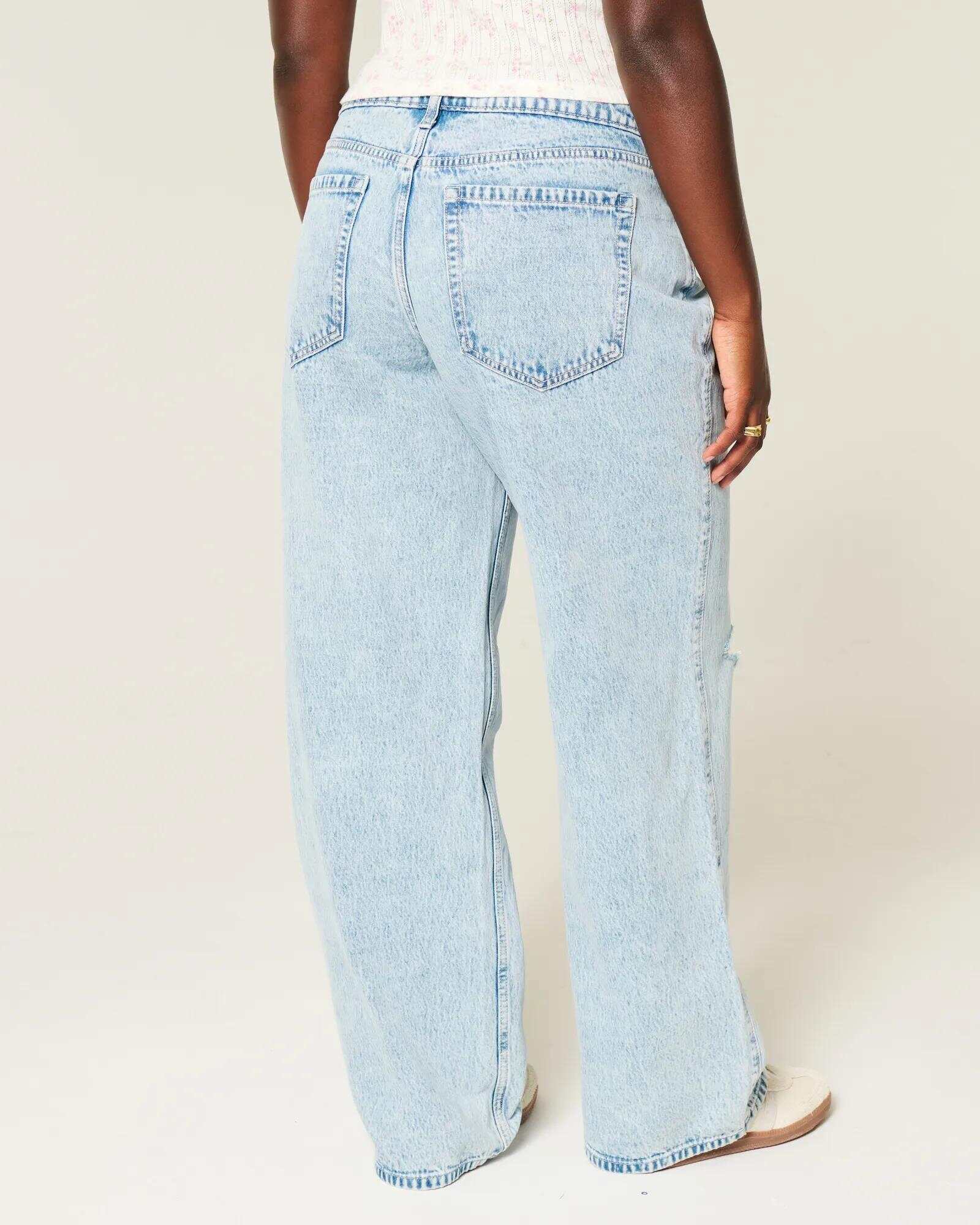 Curvy Low-Rise Light Wash Baggy Jeans