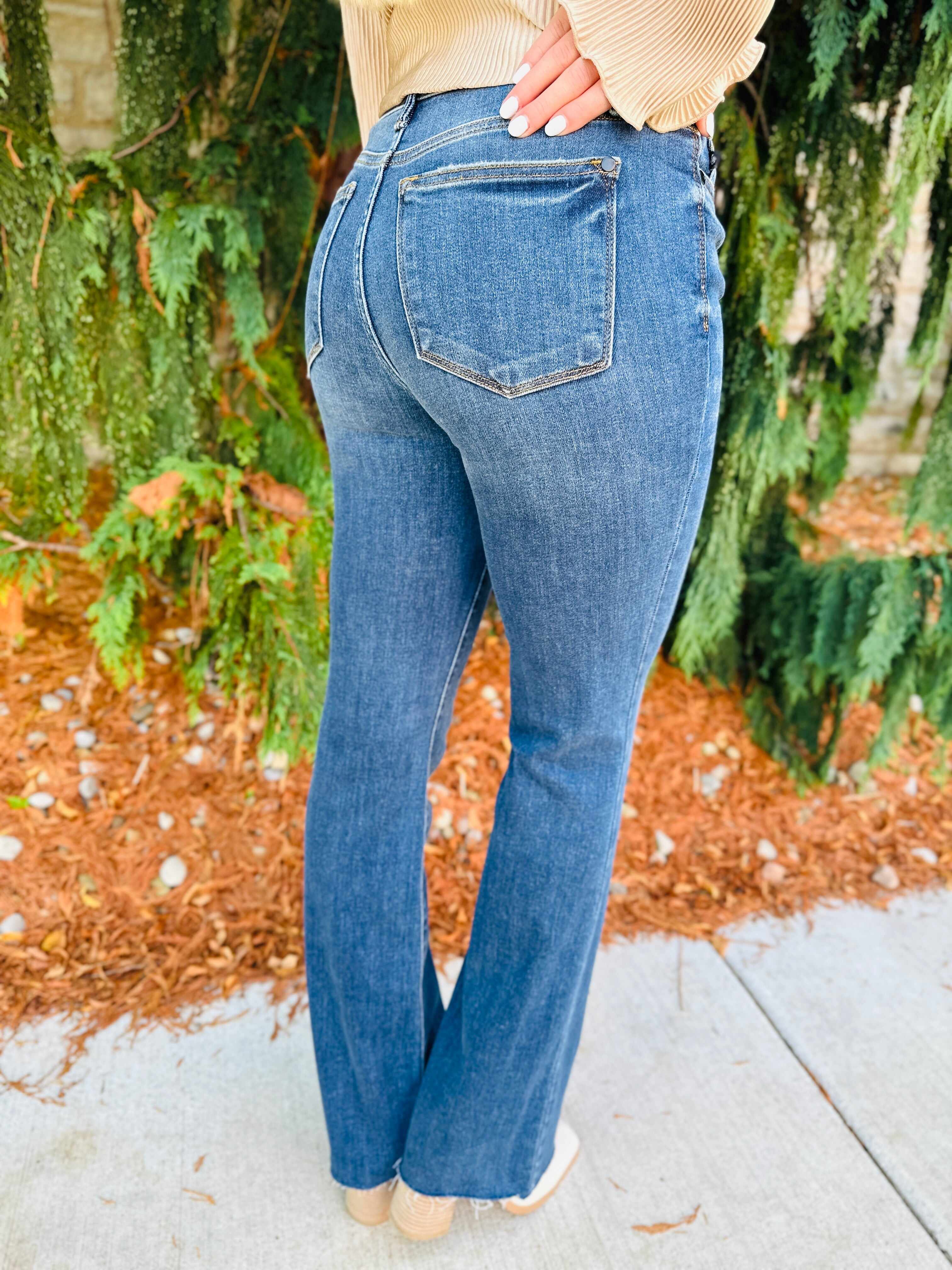 REG/CURVY Baby Got Bootcut Nondistressed Jeans
