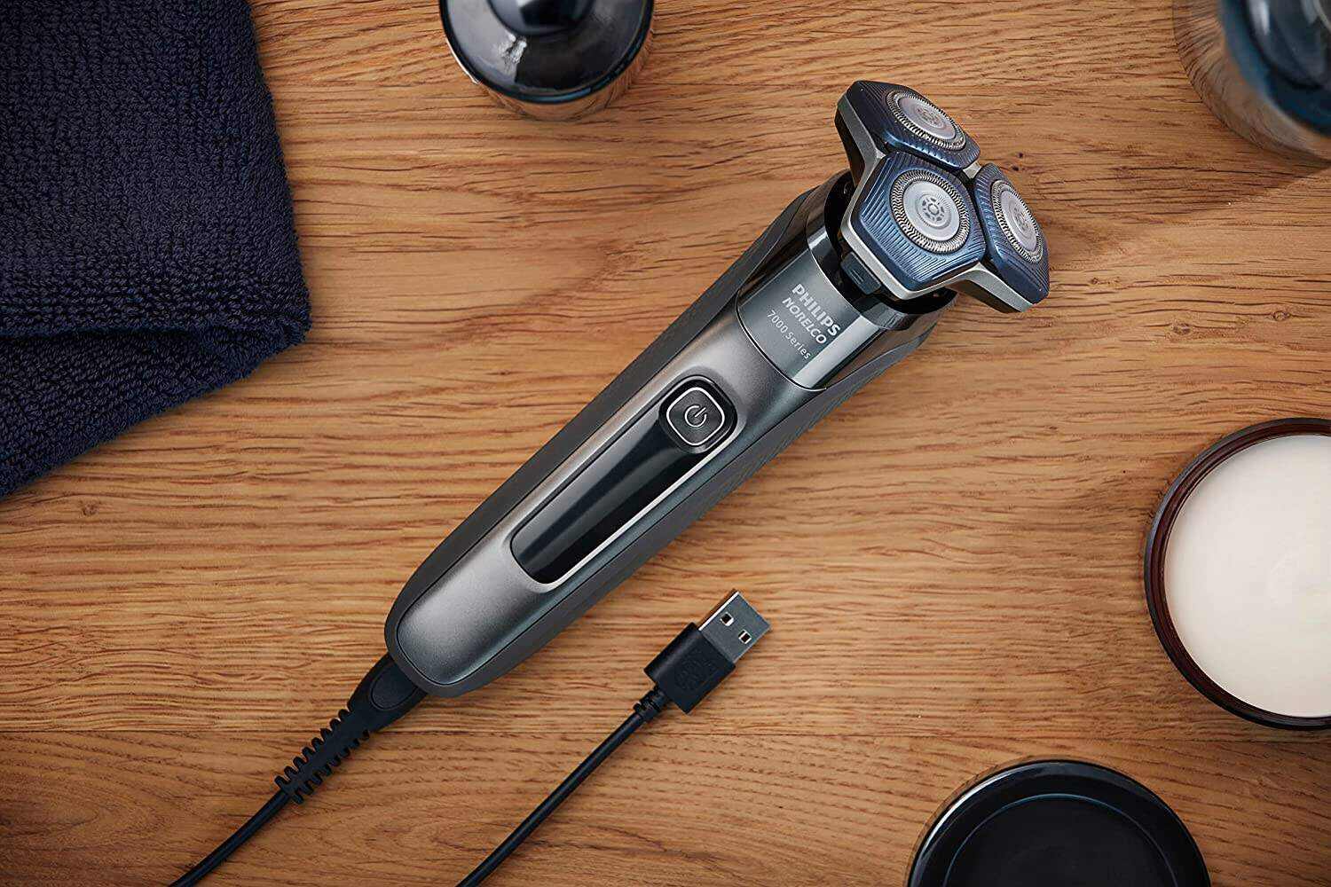 Philips Norelco Shaver 7200, Rechargeable Wet & Dry Electric Shaver with SenseIQ Technology and Pop-up Trimmer S7887/82