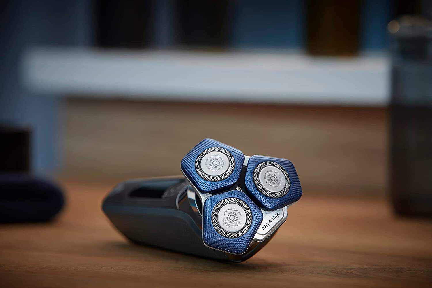 Philips Norelco Shaver 7200, Rechargeable Wet & Dry Electric Shaver with SenseIQ Technology and Pop-up Trimmer S7887/82