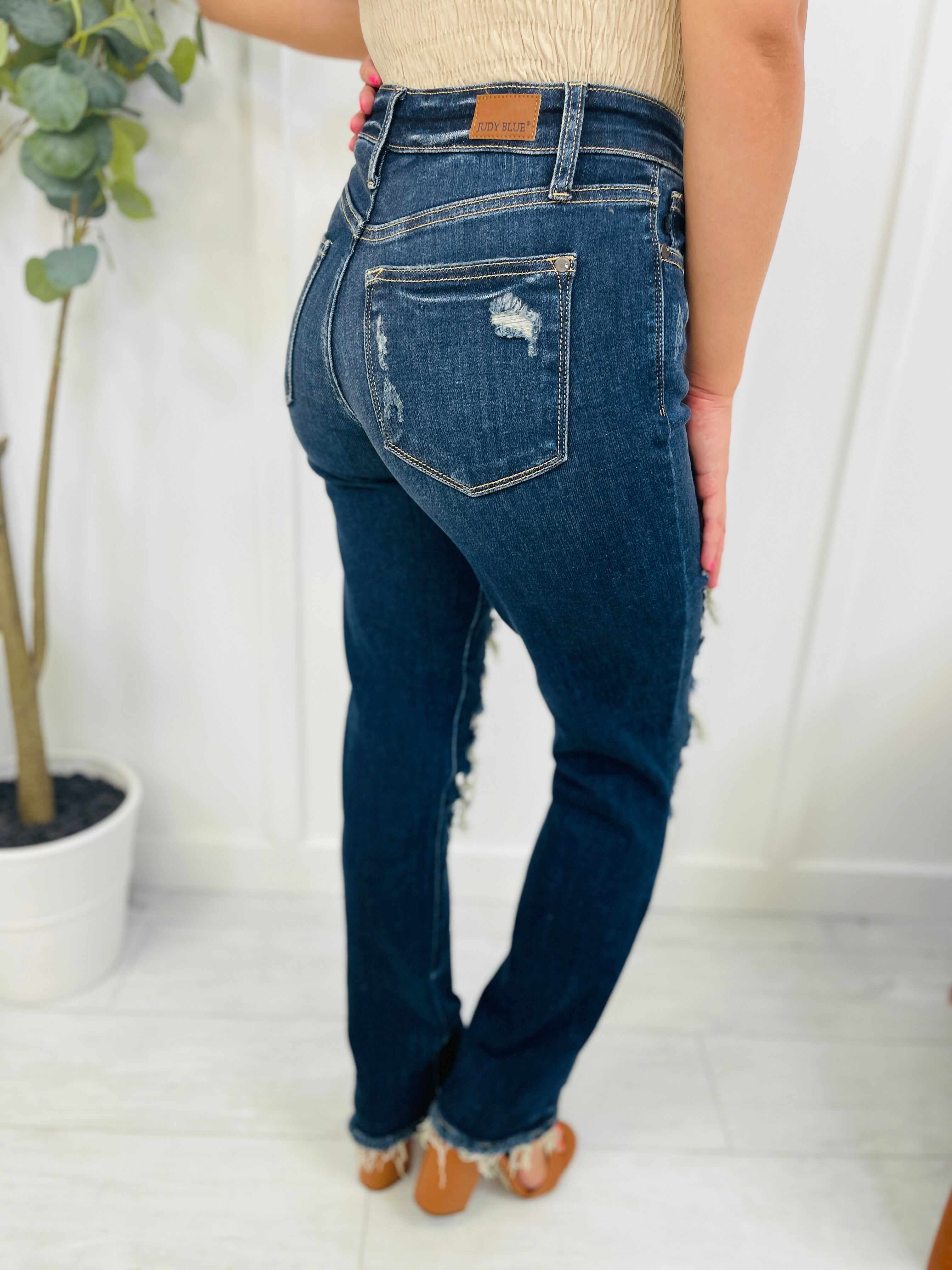 REG/CURVY Straighten Up Straight Leg Jeans