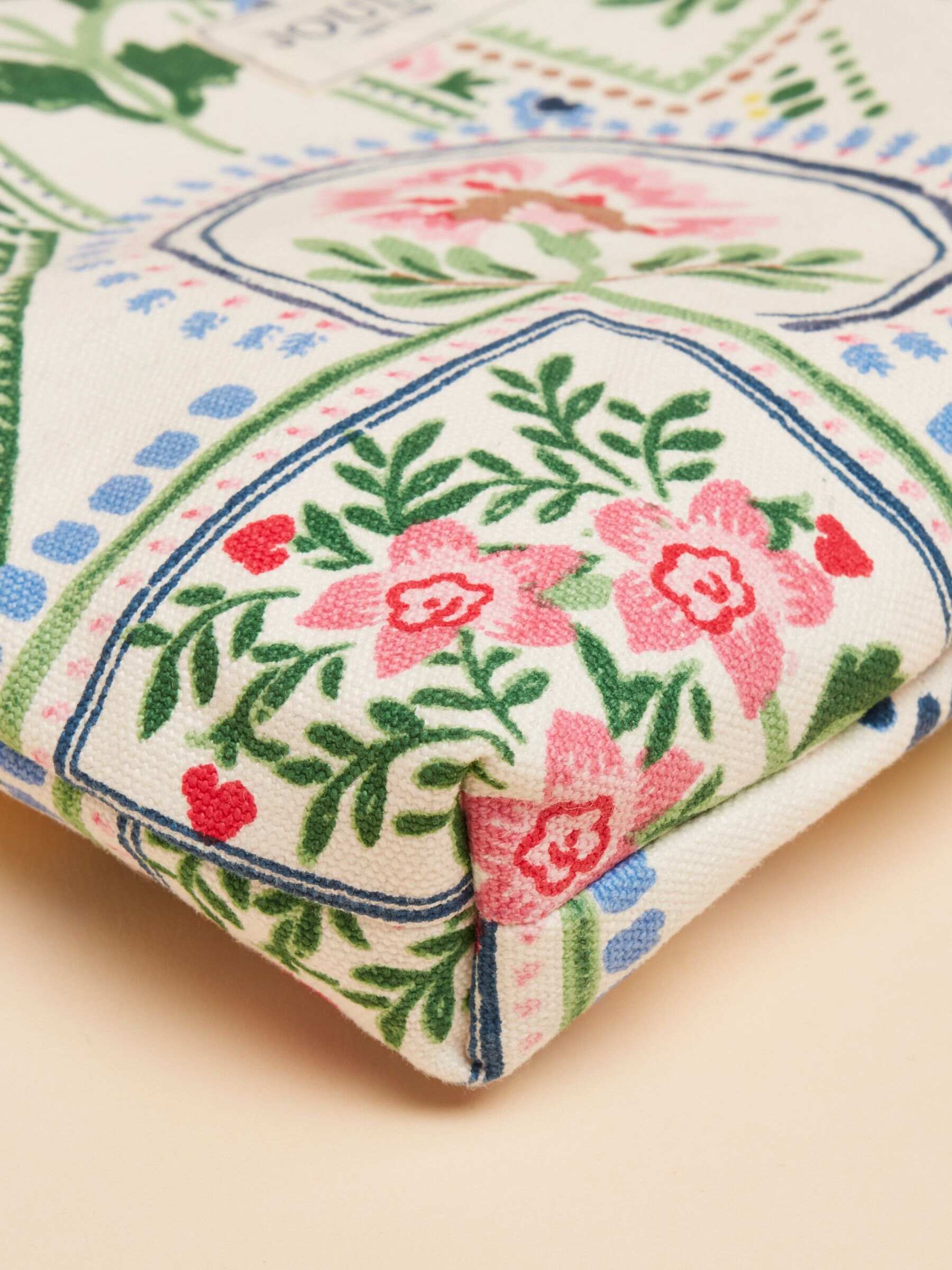 Carrywell Cream Tile Print Zip Pouch