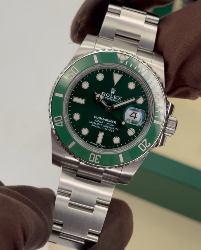2020 Rolex Submariner “Hulk” 40mm 116610LV Green Dial (Green Card)