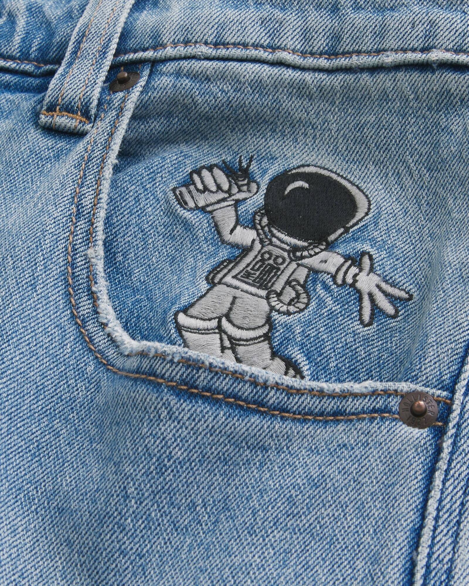Medium Wash Super Baggy Jeans