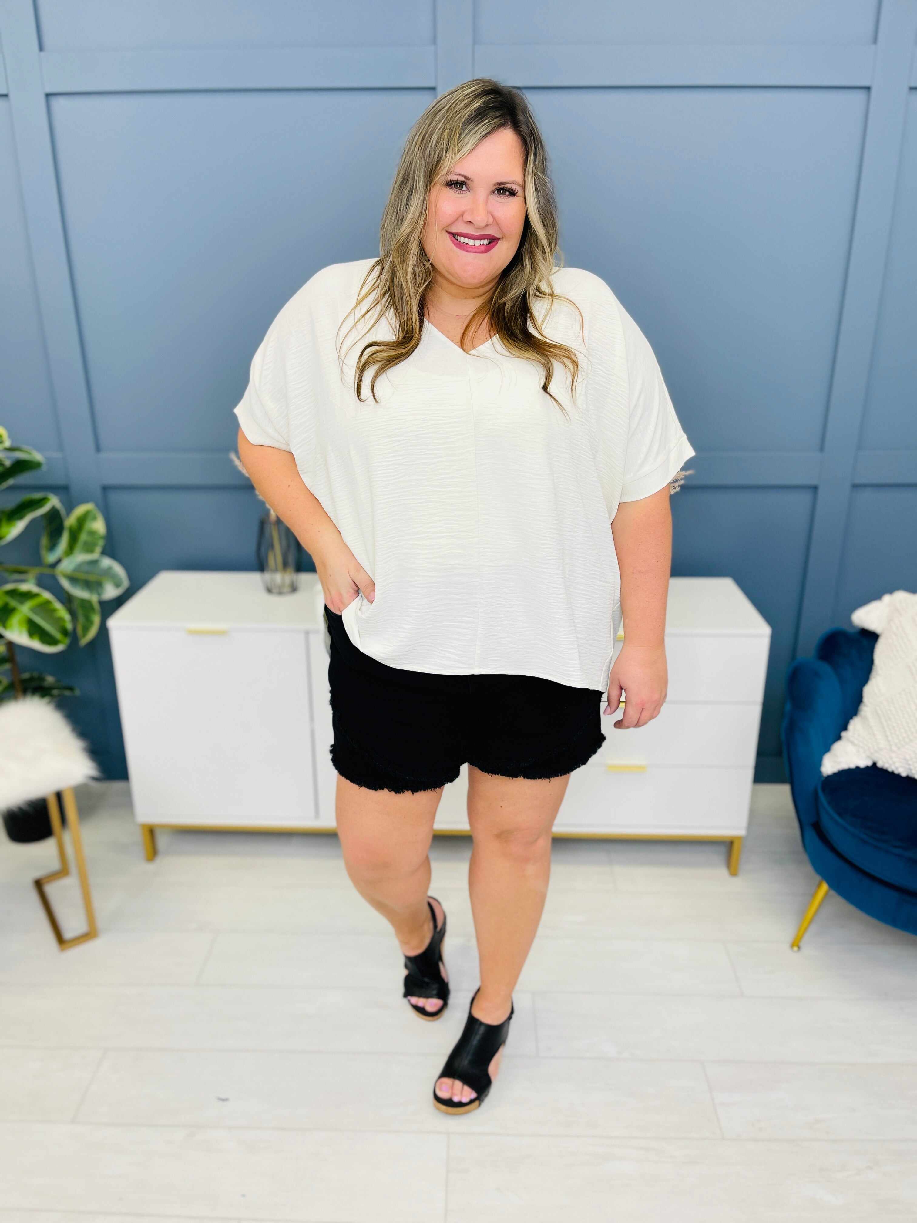REG/CURVY Paint It Black Tulip Hem Shorts